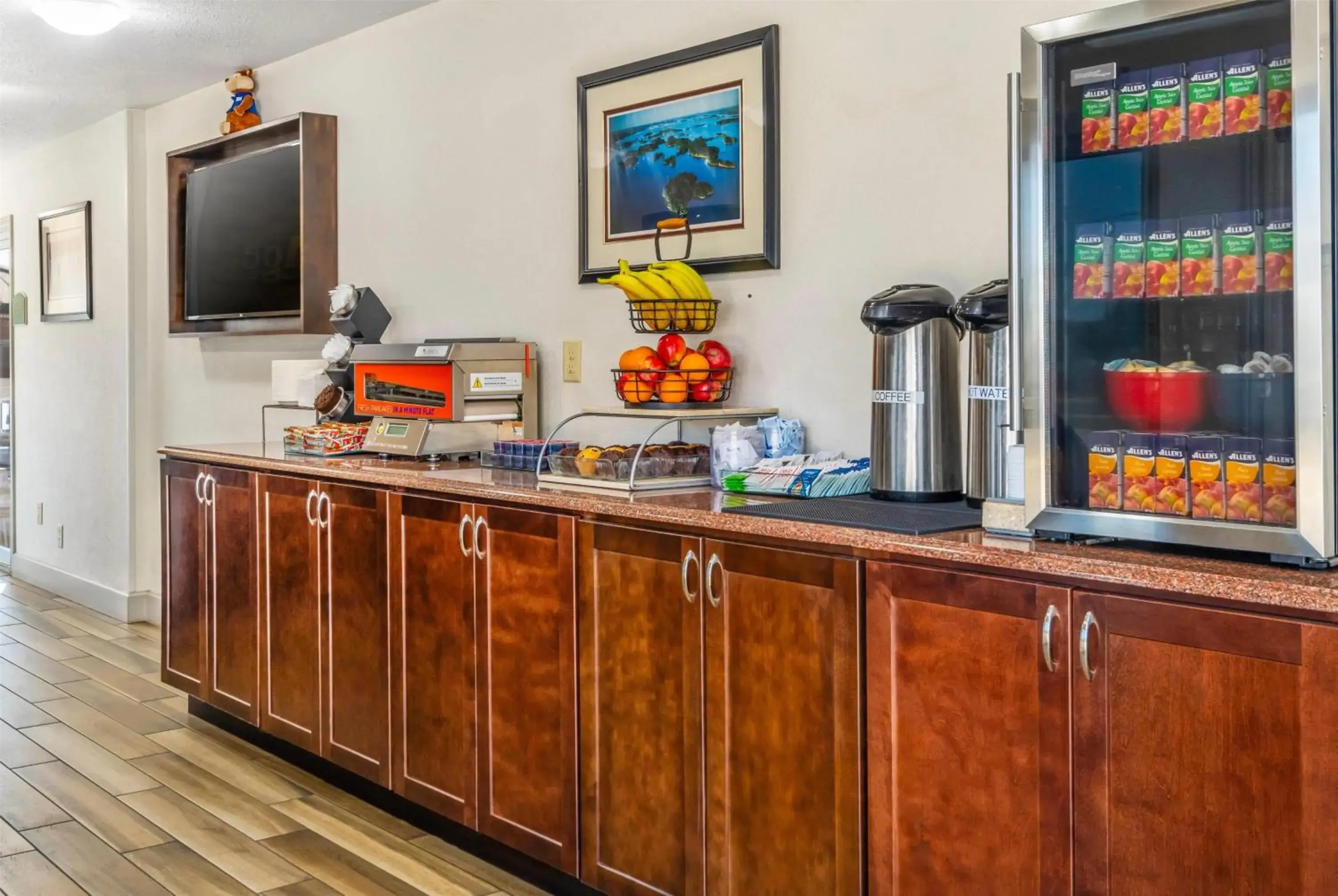 Breakfast in Travelodge by Wyndham Gananoque Breakfast in Travelodge by Wyndham Gananoque