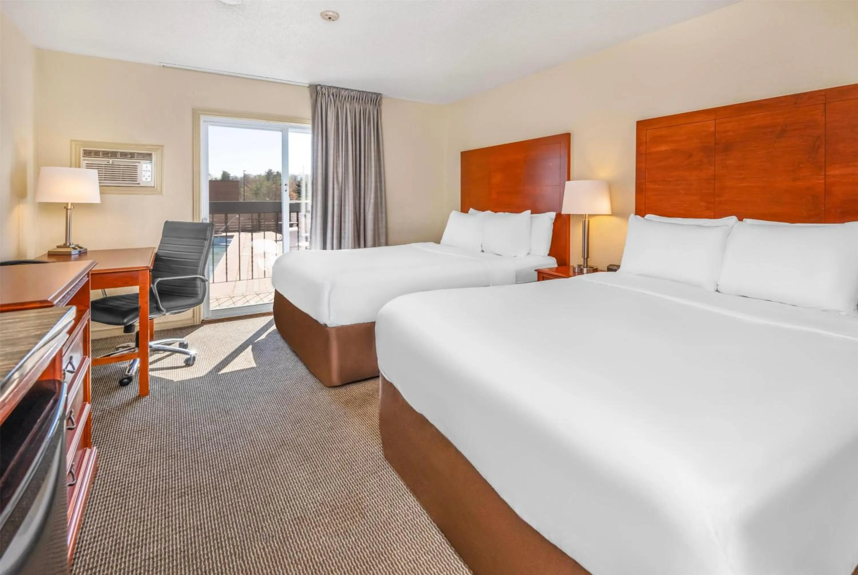 Photo of the whole room, Bed in Travelodge by Wyndham Gananoque