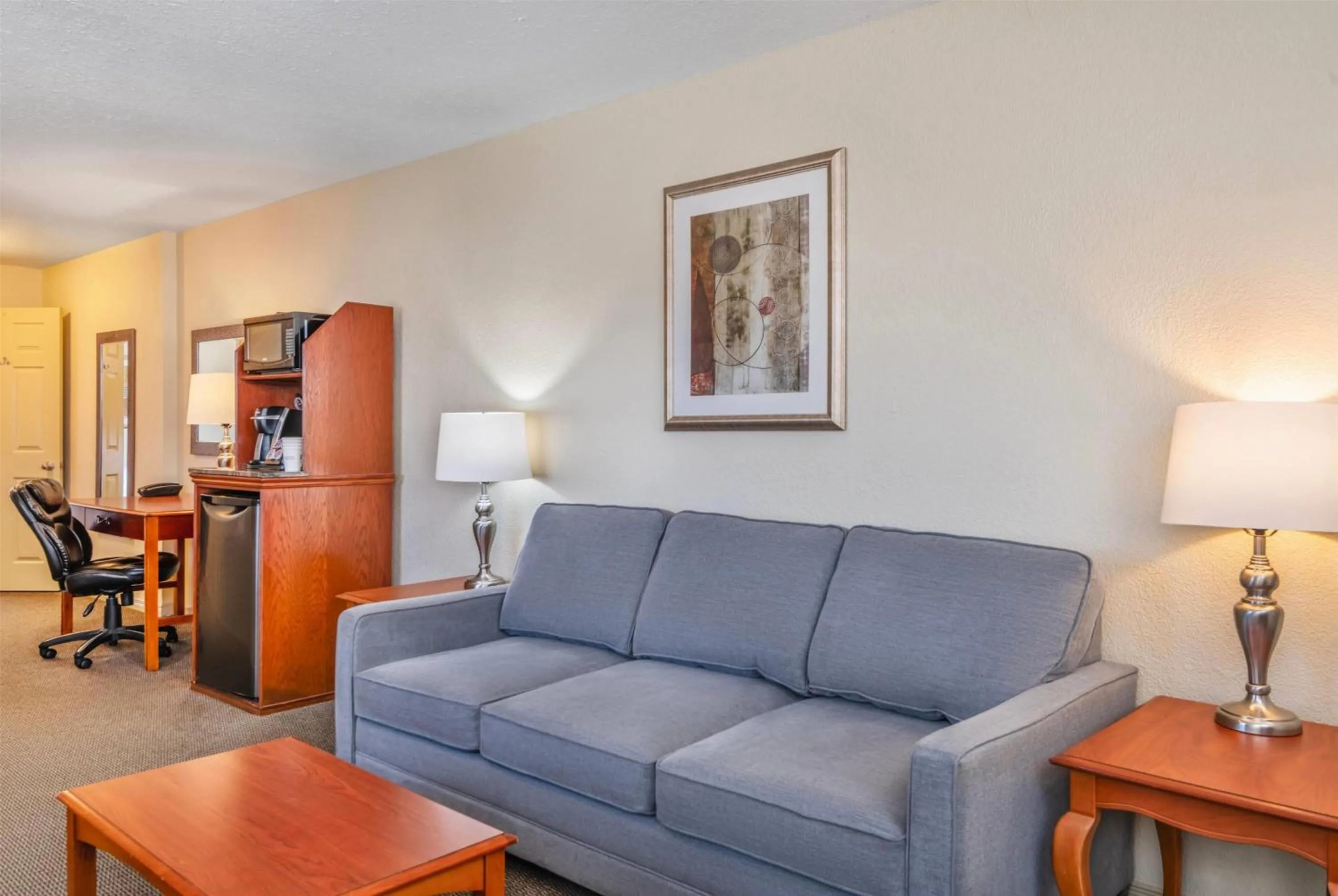 Photo of the whole room in Travelodge by Wyndham Gananoque