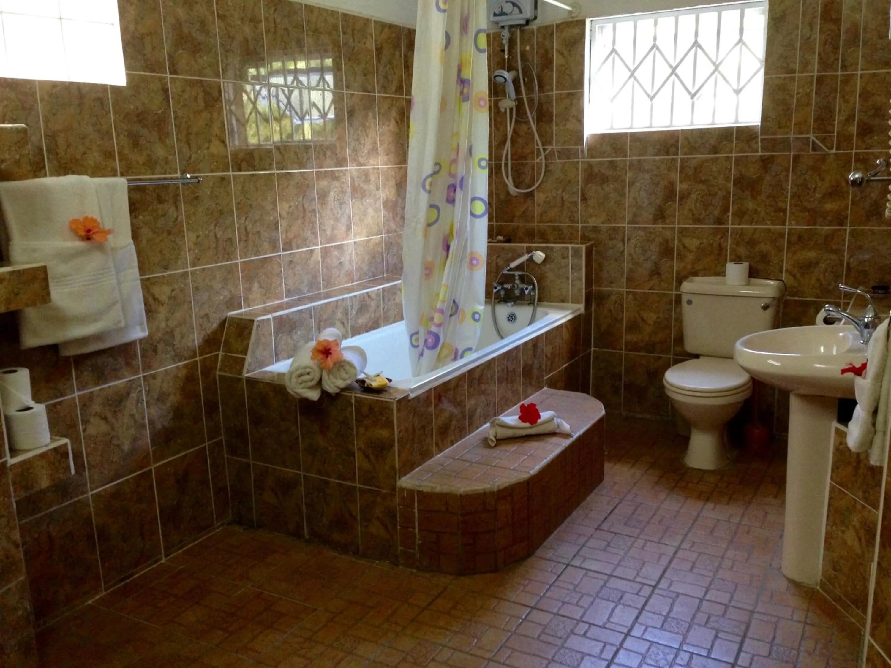 Shower in Lazare Picault Hotel