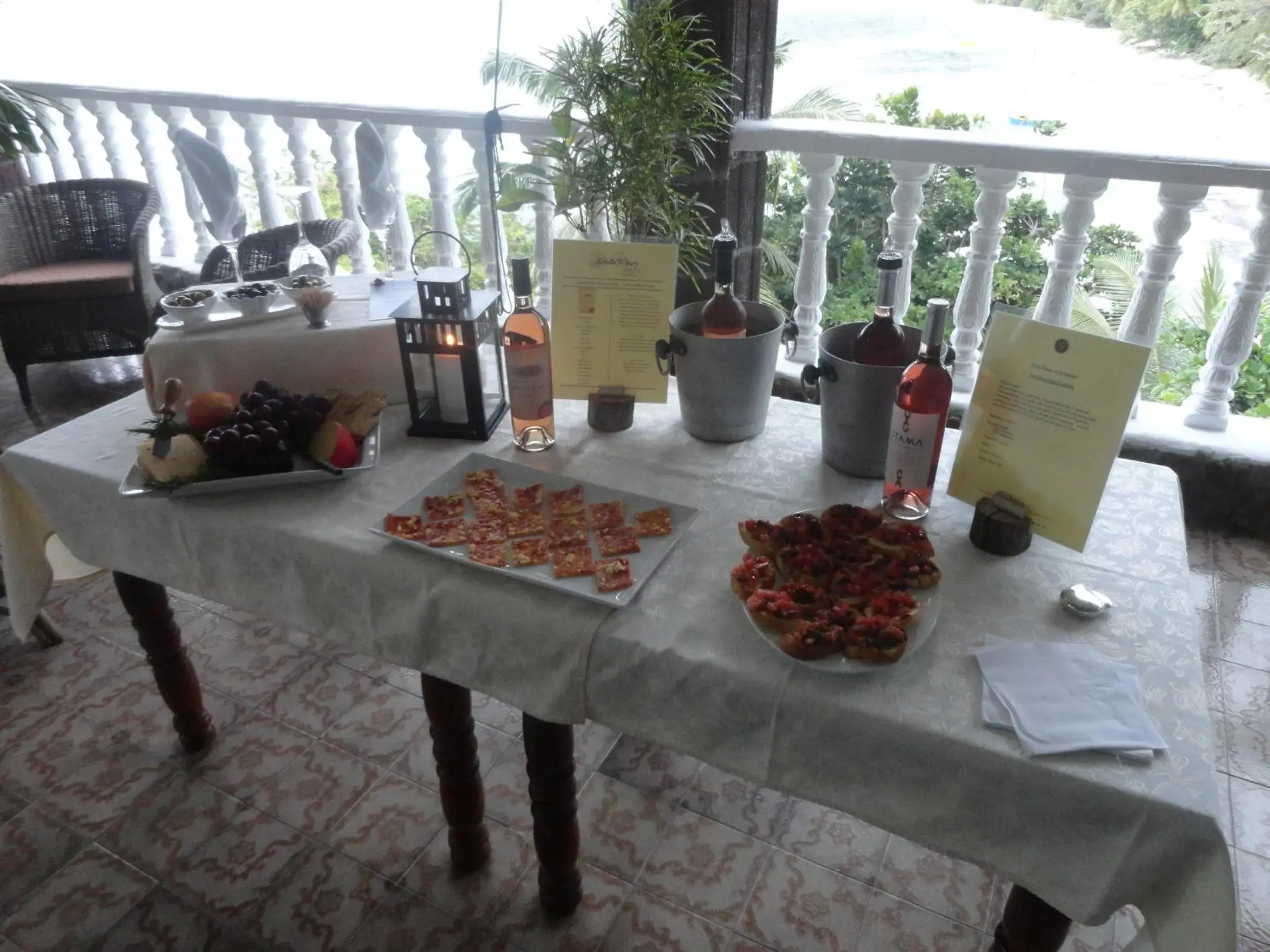 Restaurant/places to eat in Lazare Picault Hotel Restaurant/places to eat in Lazare Picault Hotel