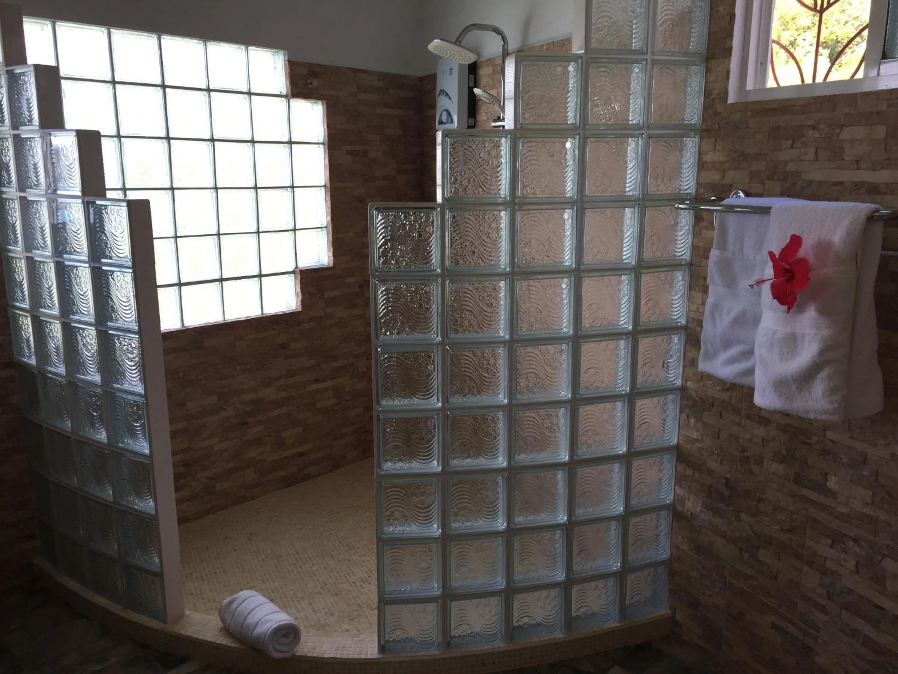 Bathroom in Lazare Picault Hotel
