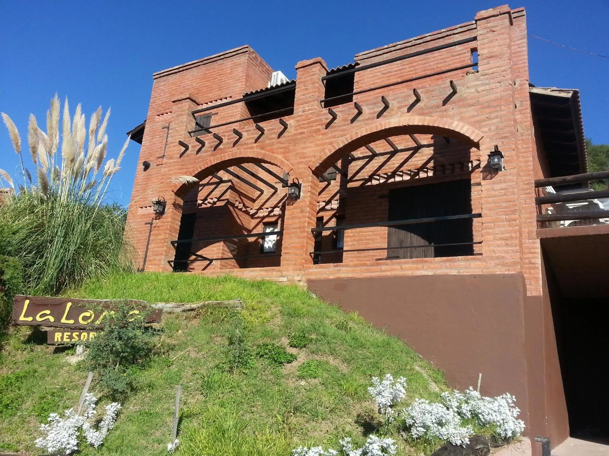 Facade/entrance in La Loma Resort