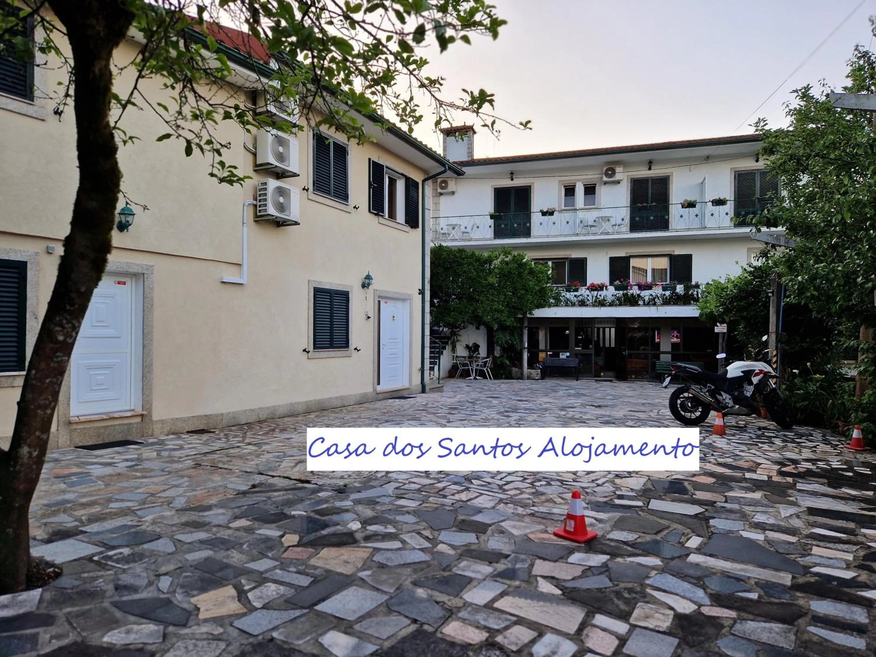 Casa Dos Santos Alojamento - Guest House
