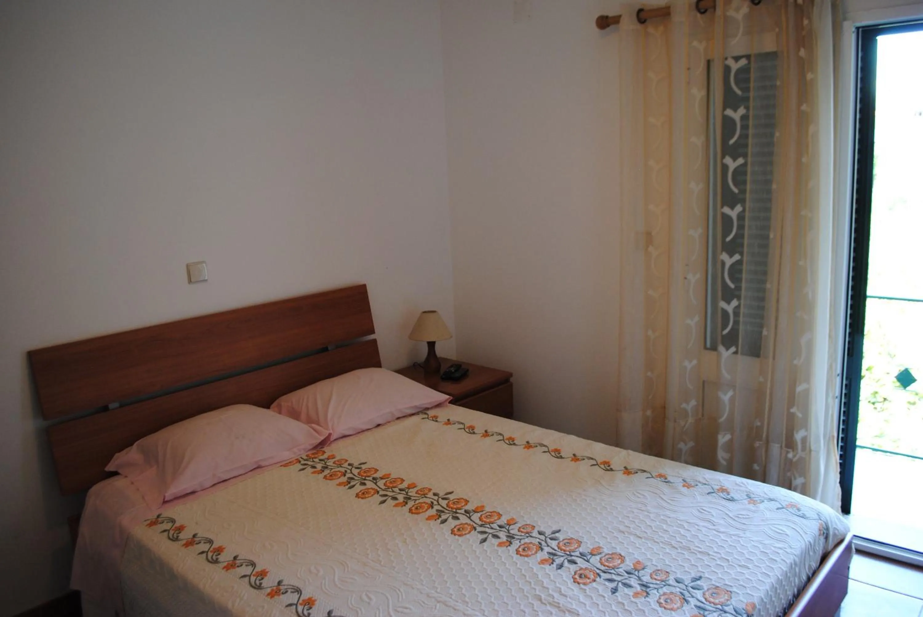 Bedroom, Bed in Casa Dos Santos Alojamento - Guest House