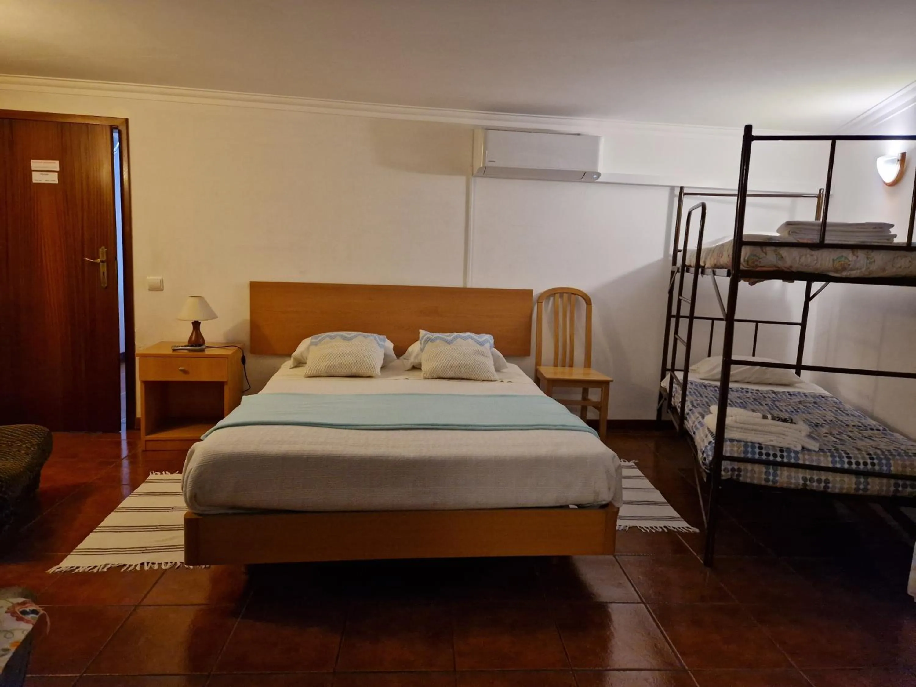 Bedroom, Bed in Casa Dos Santos Alojamento - Guest House