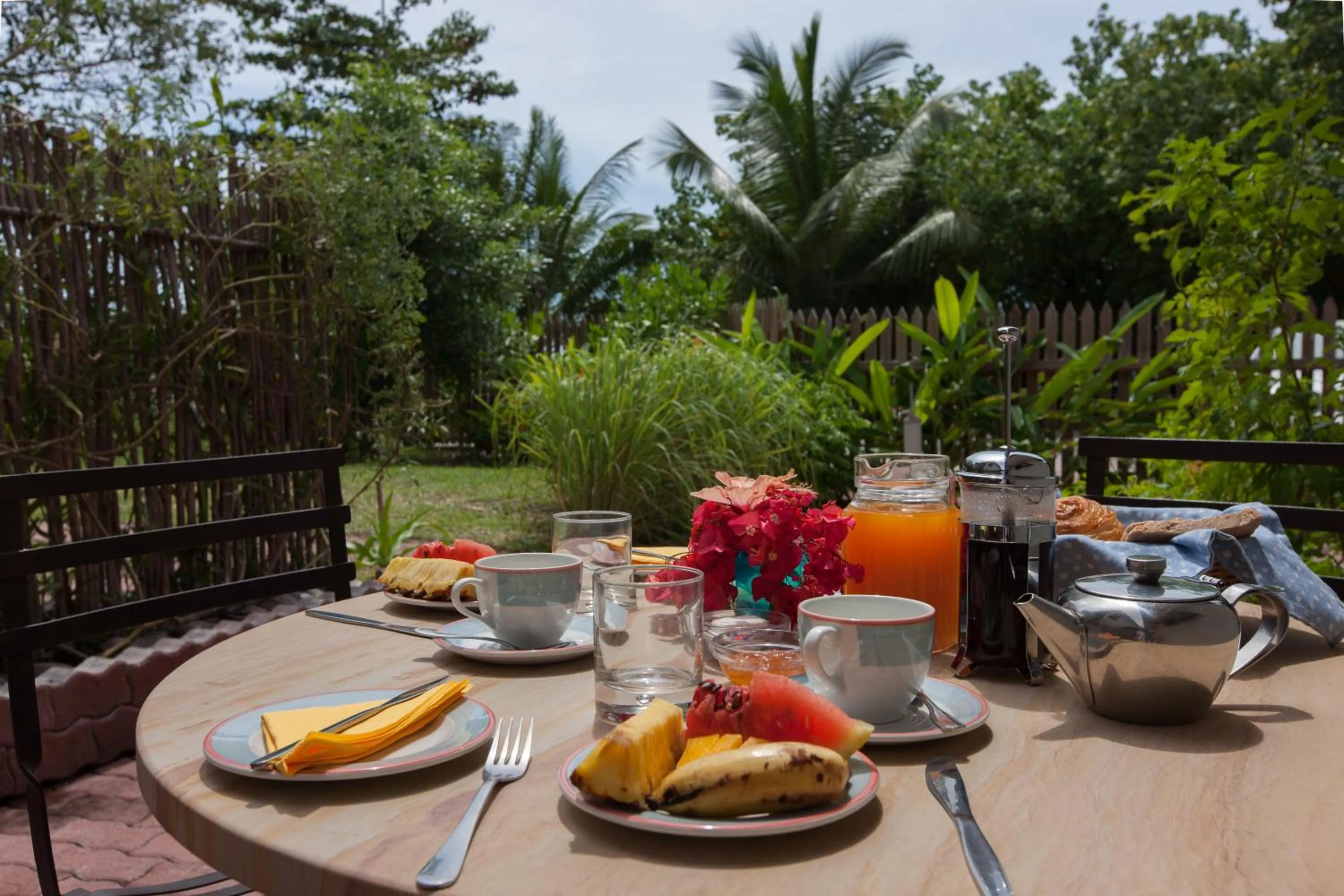 Breakfast in L'Hirondelle Self Catering Guest House