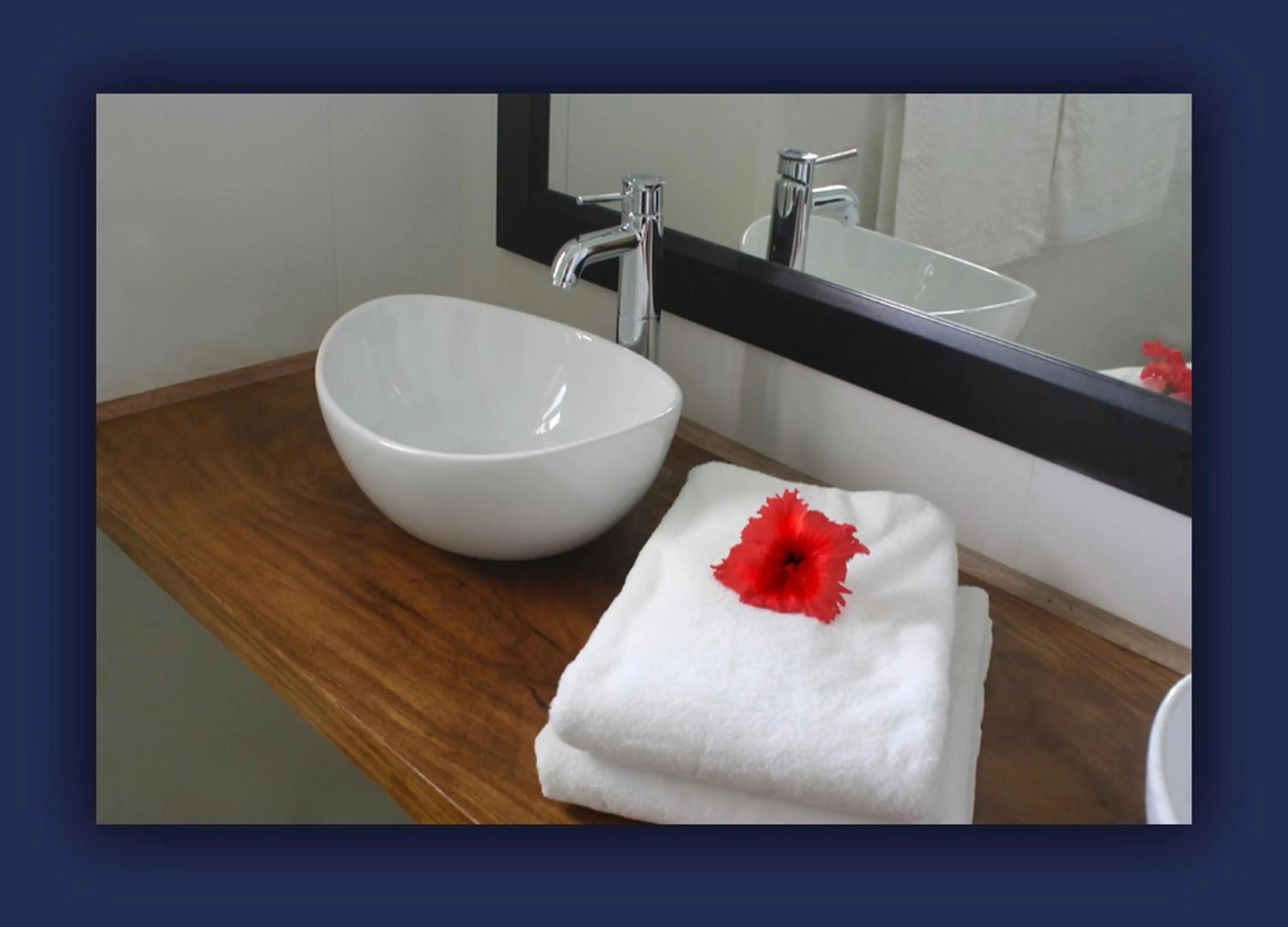 Bathroom in L'Hirondelle Self Catering Guest House