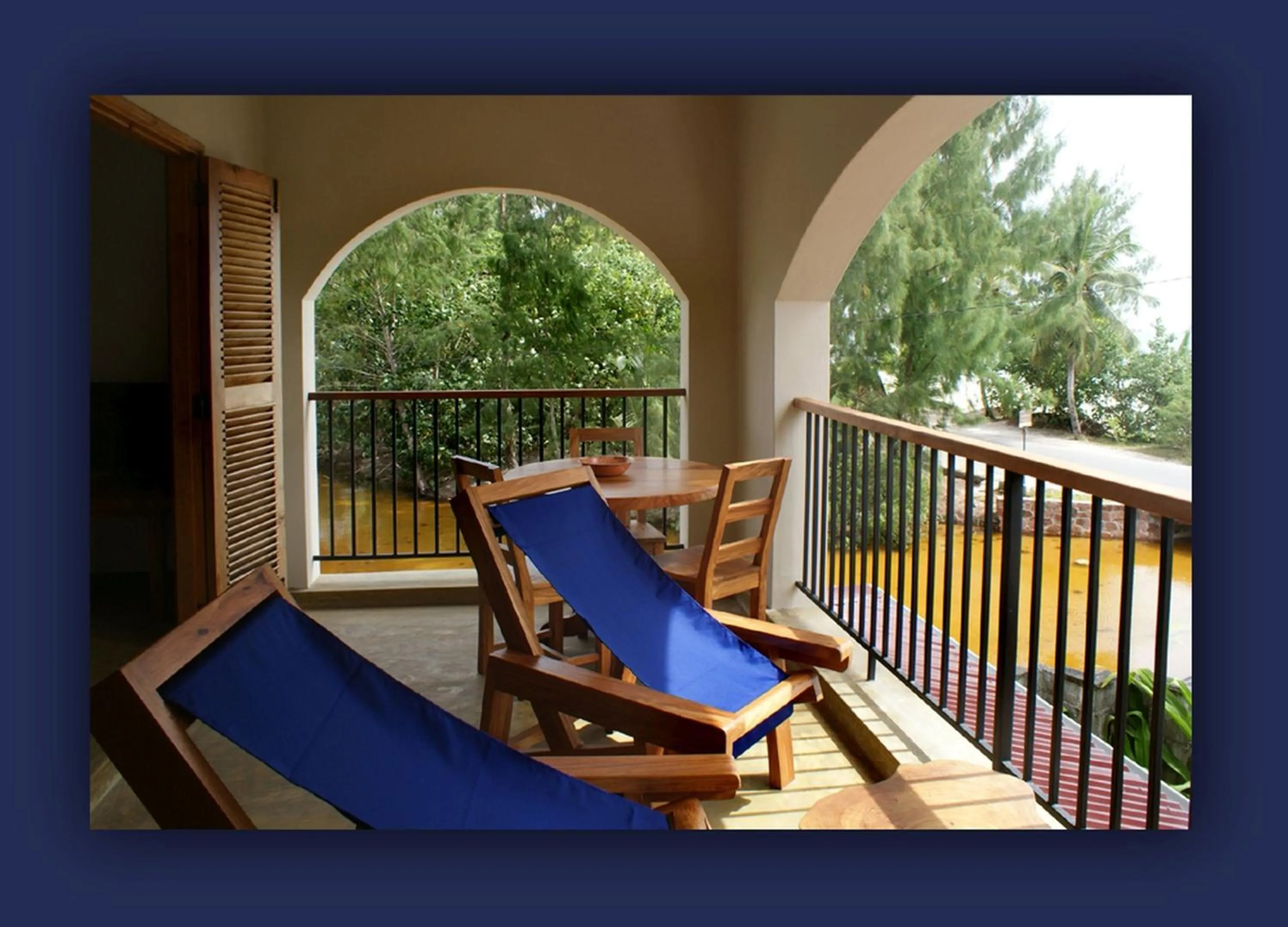 Day in L'Hirondelle Self Catering Guest House