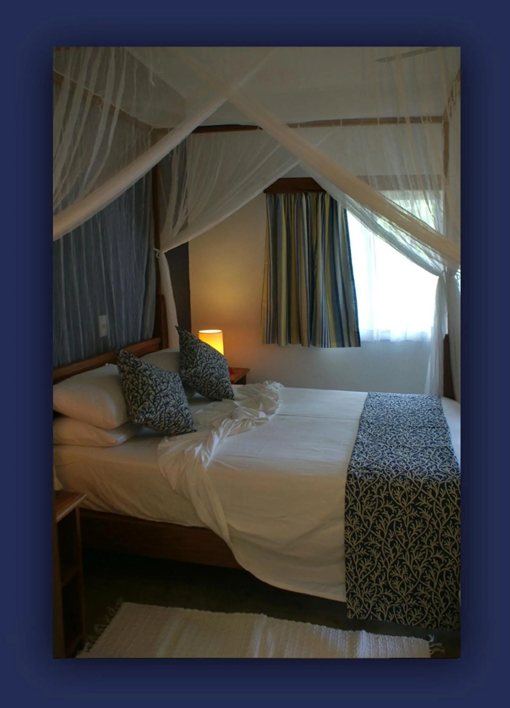 Bed in L'Hirondelle Self Catering Guest House