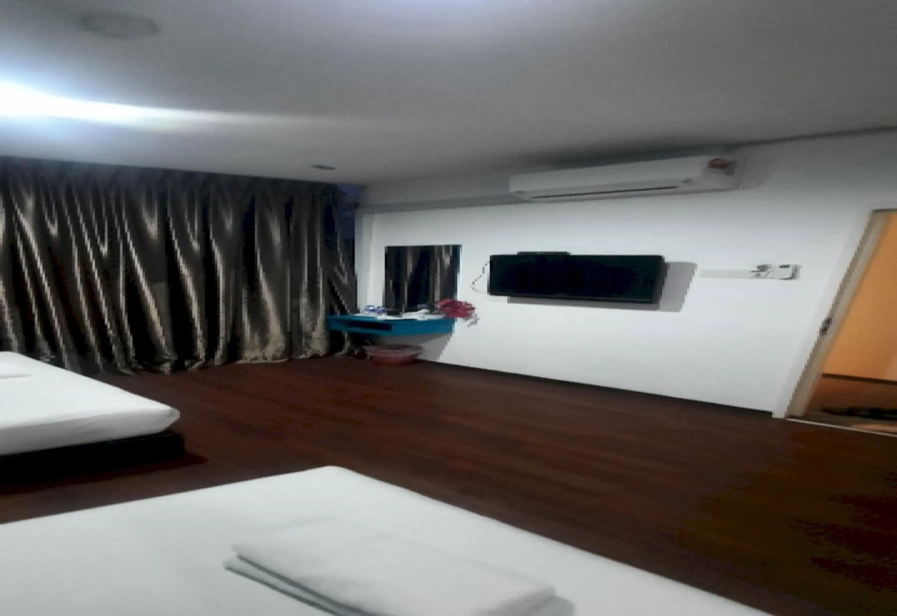 Photo of the whole room in Super OYO 90724 Rg Hotel