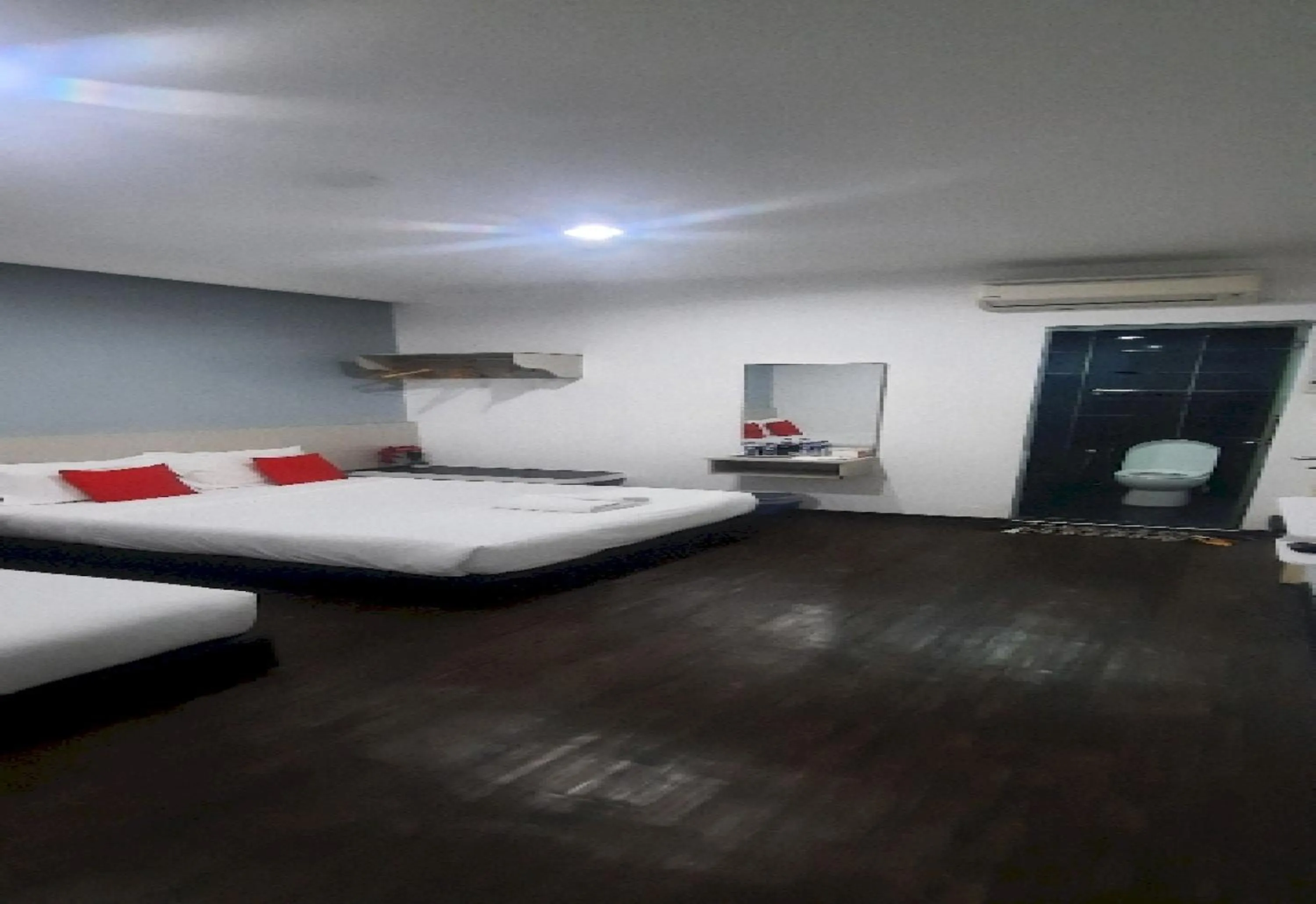 Photo of the whole room in Super OYO 90724 Rg Hotel