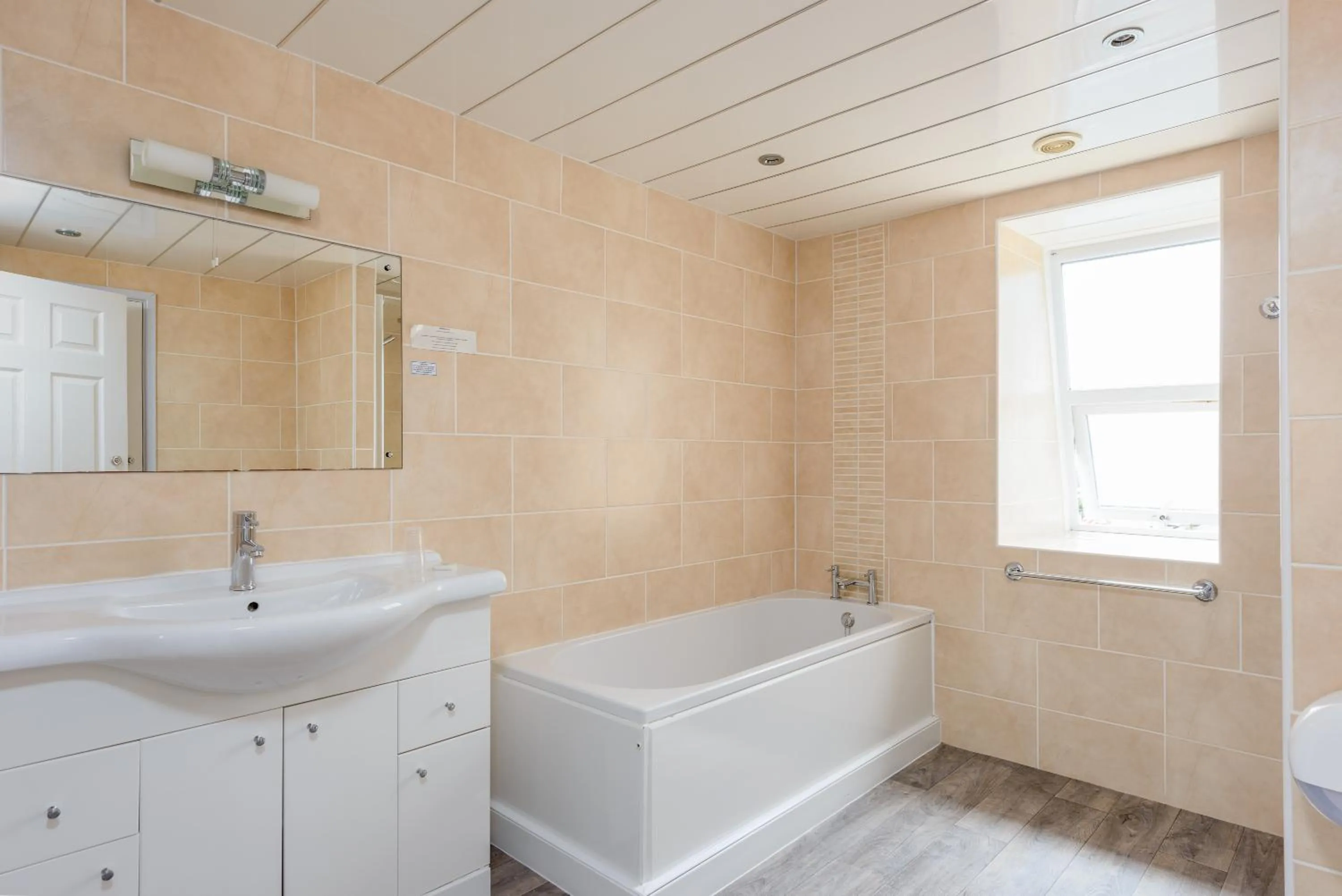 Bathroom in Barrowfield Hotel