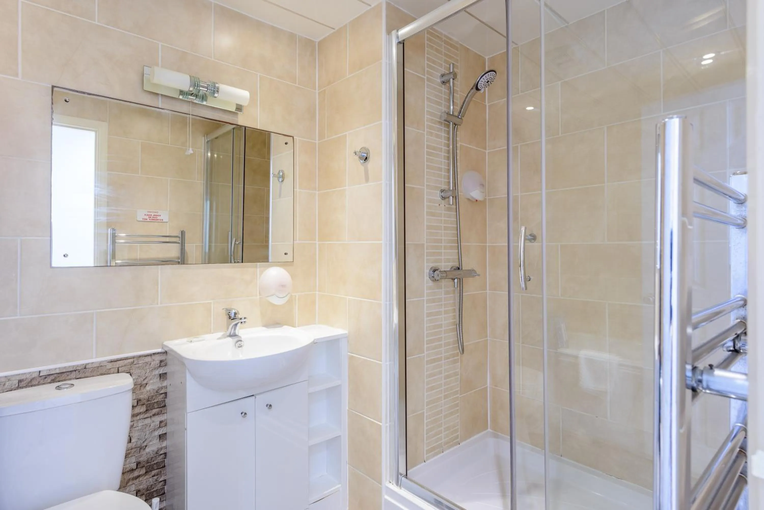 Shower in Barrowfield Hotel