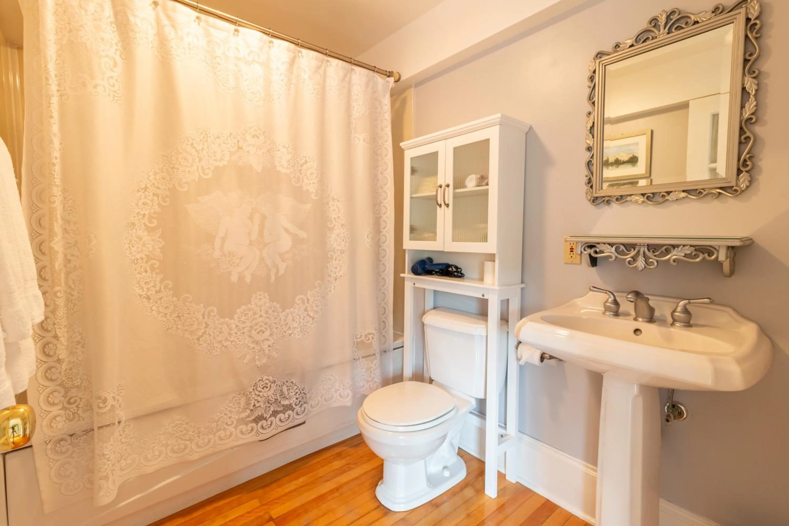 Bathroom in The Dawson House Bed & Breakfast