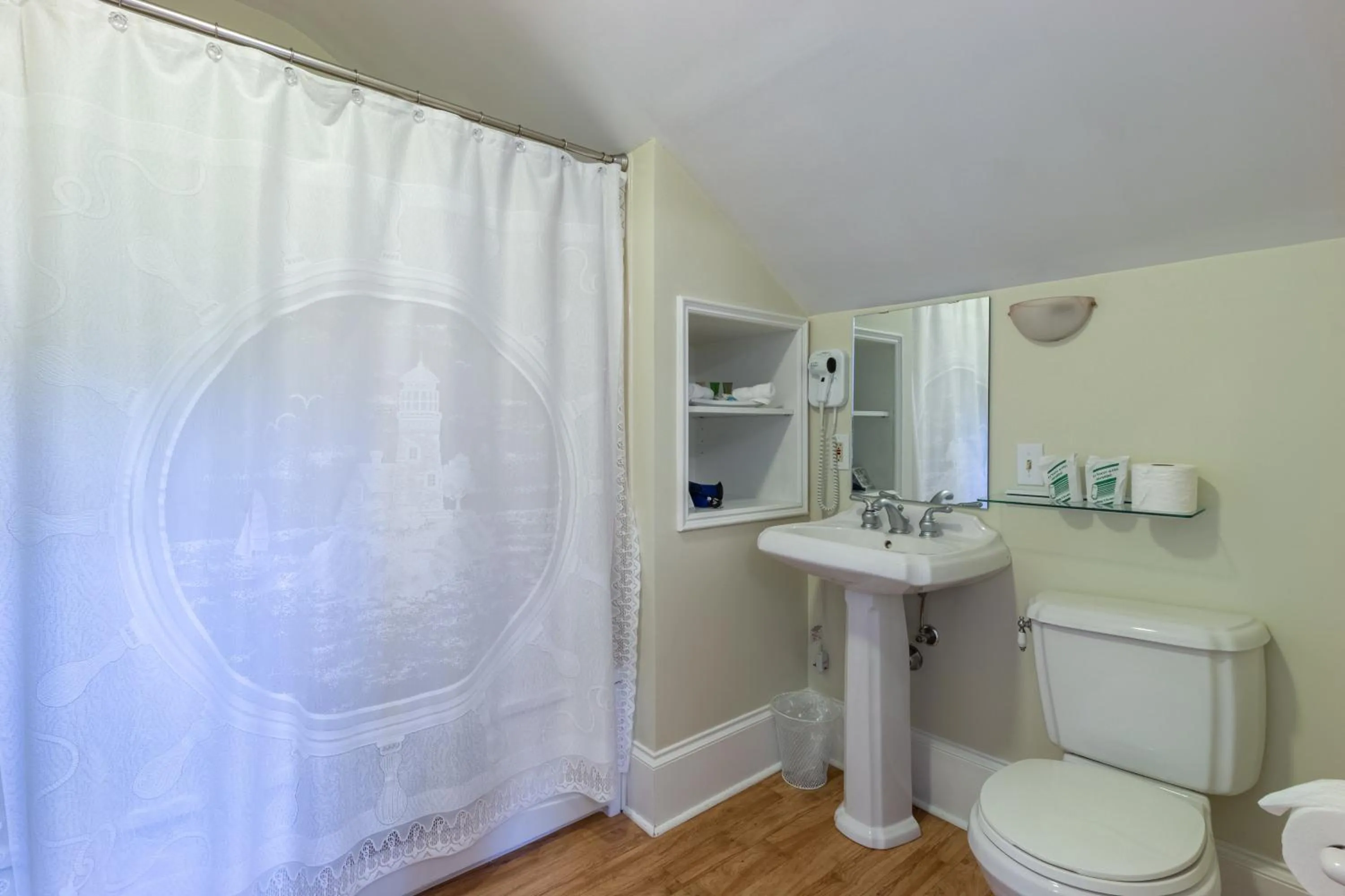 Bathroom in The Dawson House Bed & Breakfast
