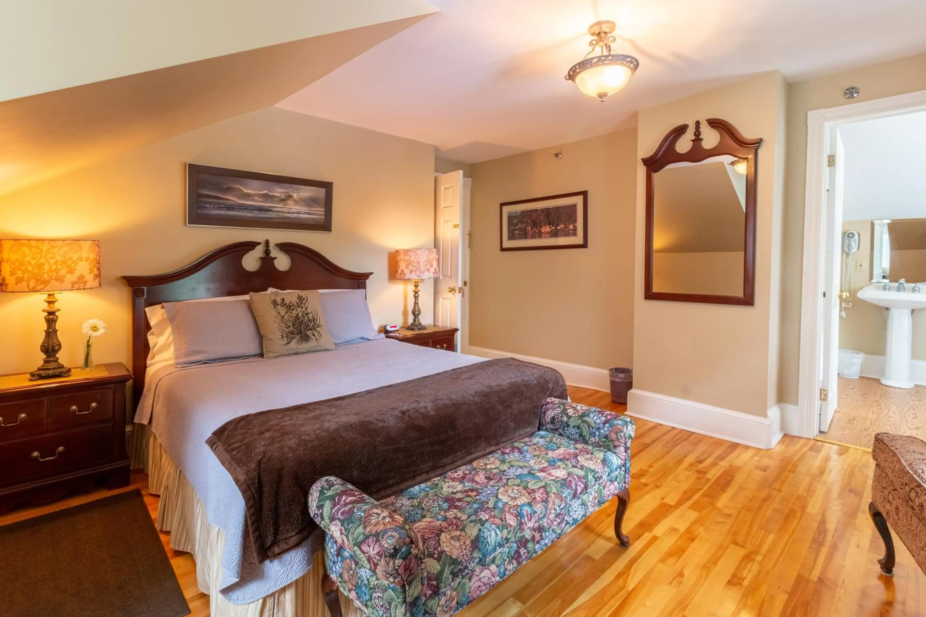 Bed in The Dawson House Bed & Breakfast