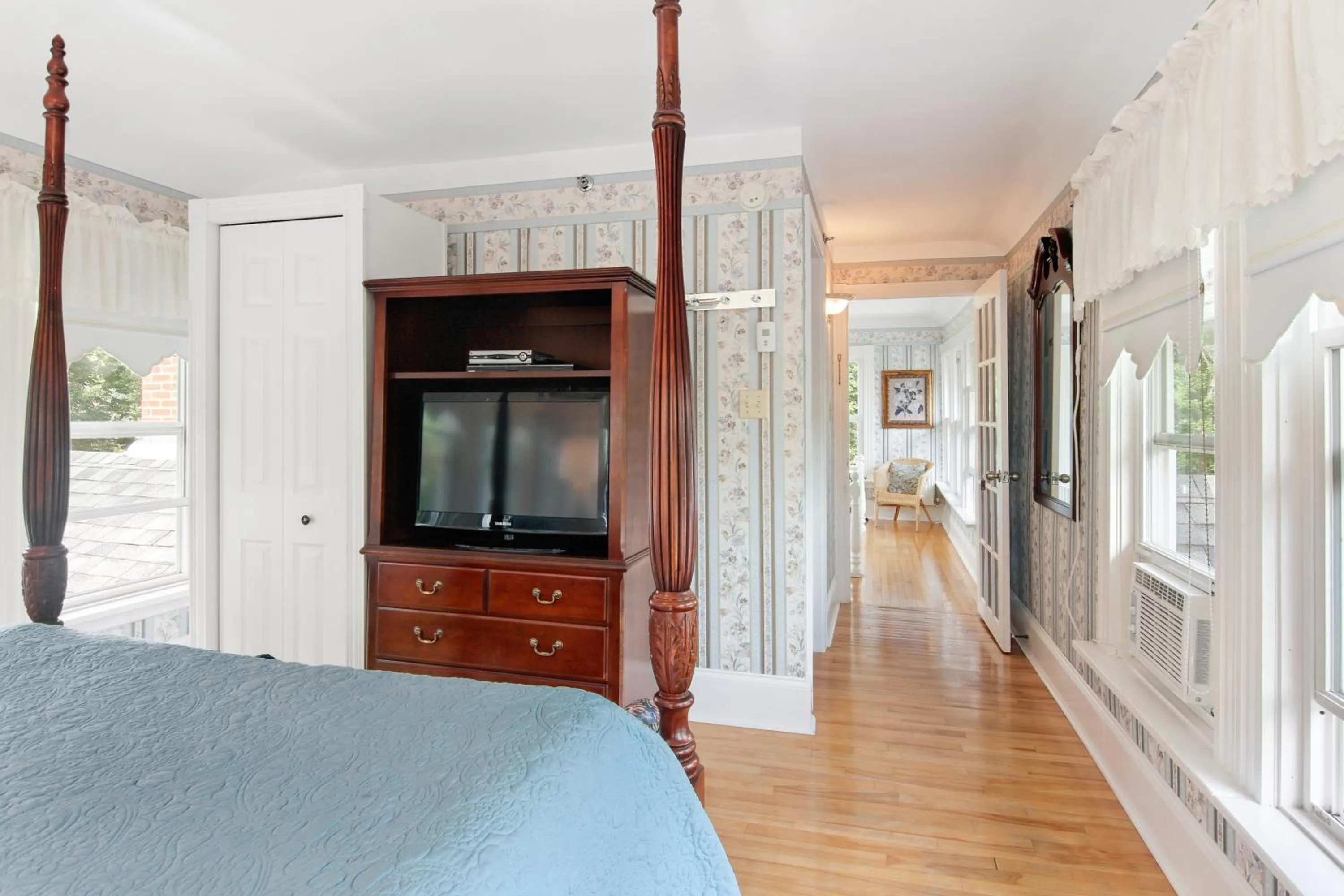 View (from property/room), Bed in The Dawson House Bed & Breakfast