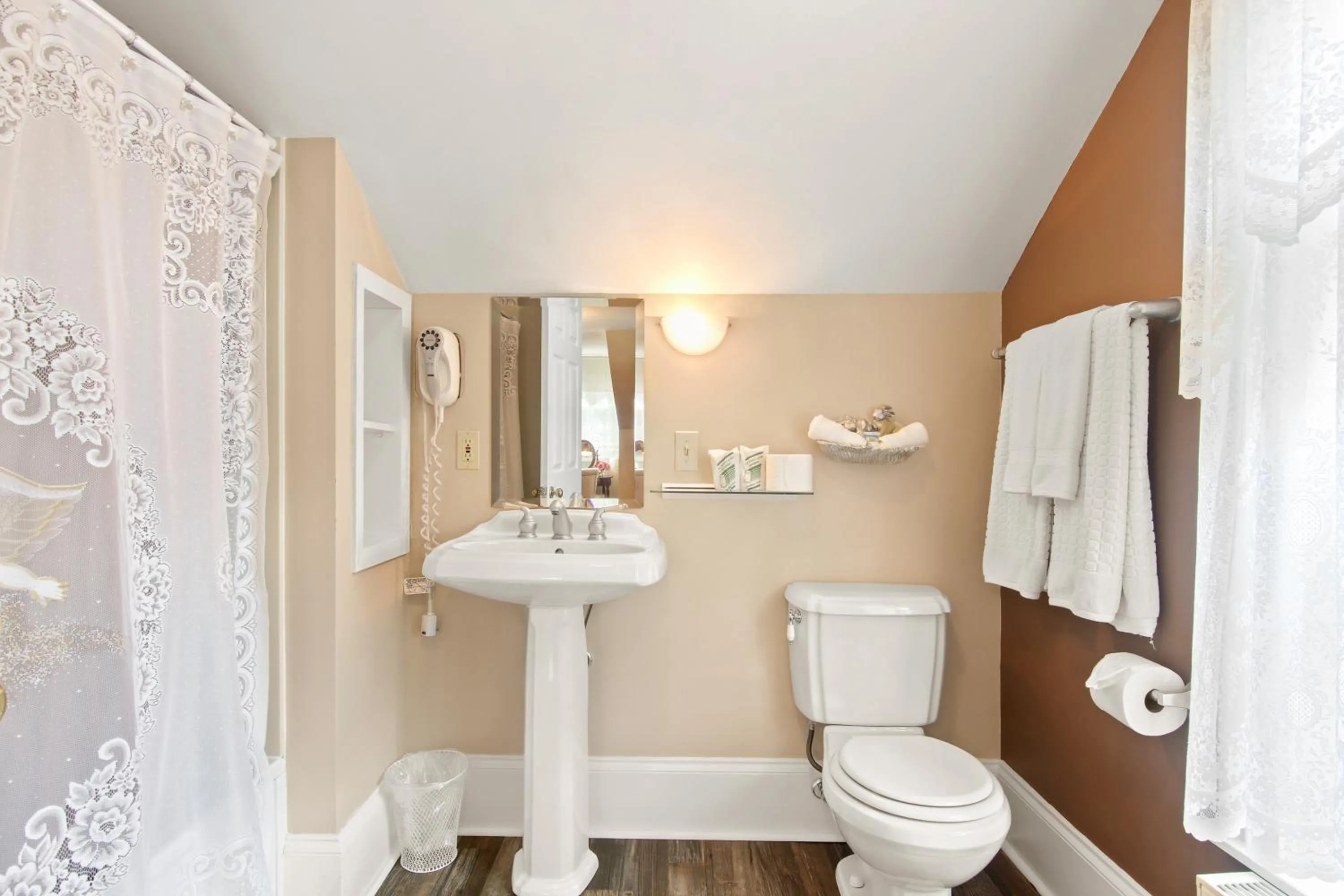 Bathroom in The Dawson House Bed & Breakfast