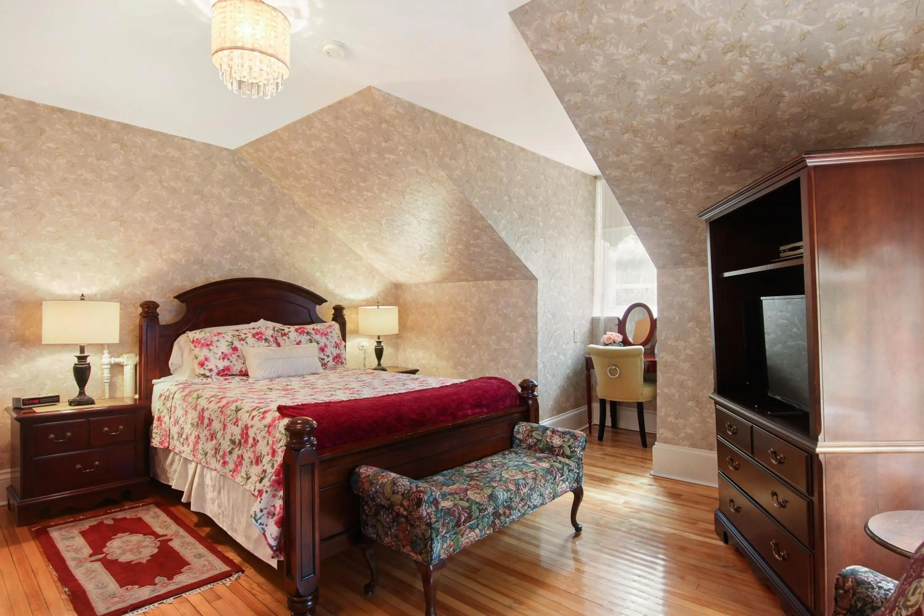 TV and multimedia, Bed in The Dawson House Bed & Breakfast