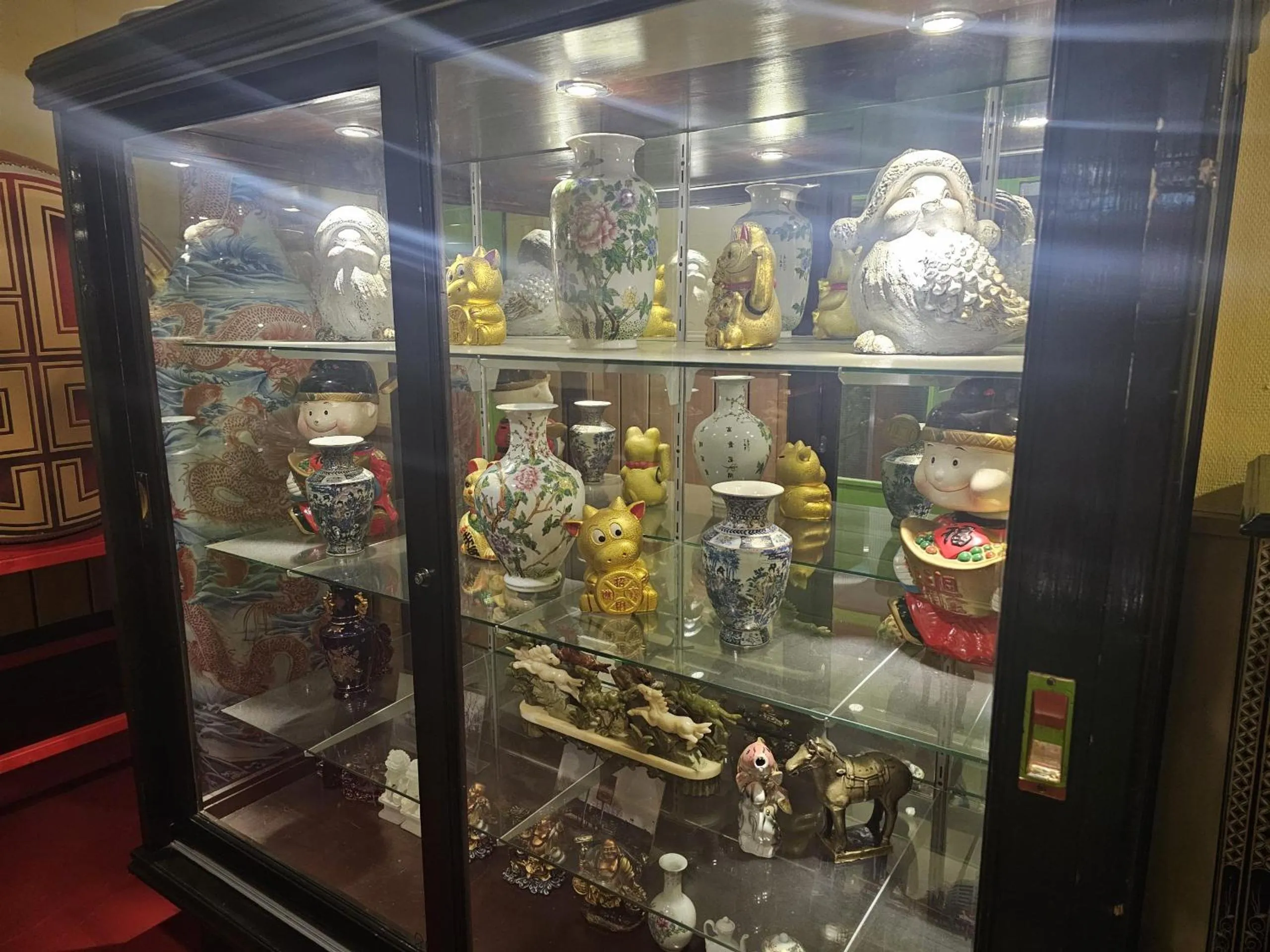 Decorative detail in New Ocean Paradise Hotel