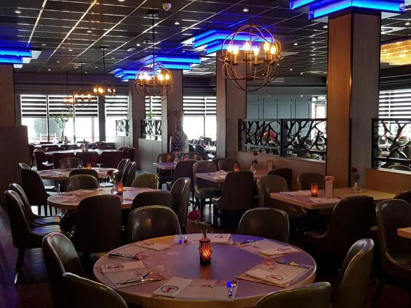 Restaurant/places to eat in New Ocean Paradise Hotel