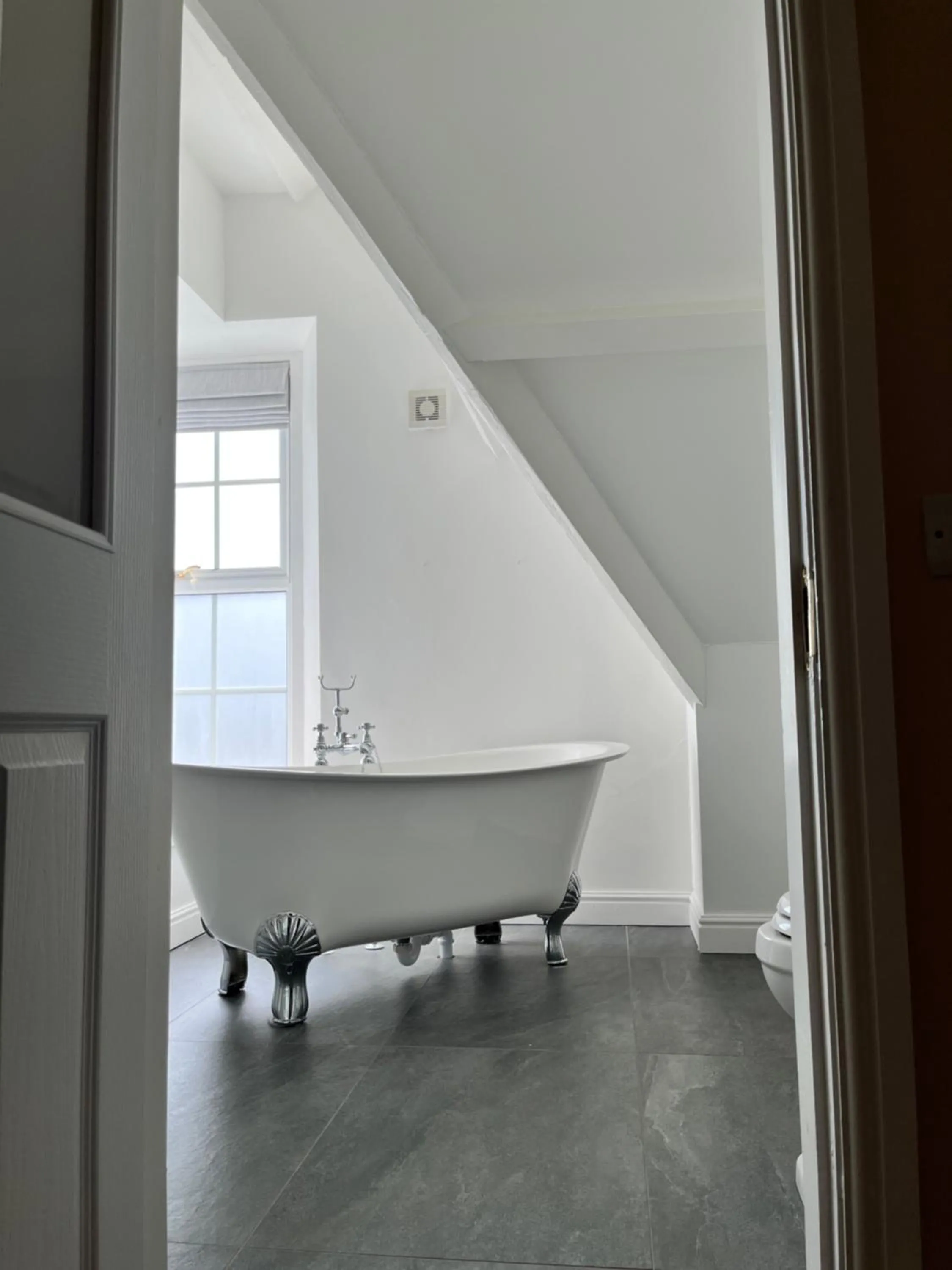 Bathroom in Coed Mawr Hall Bed & Breakfast