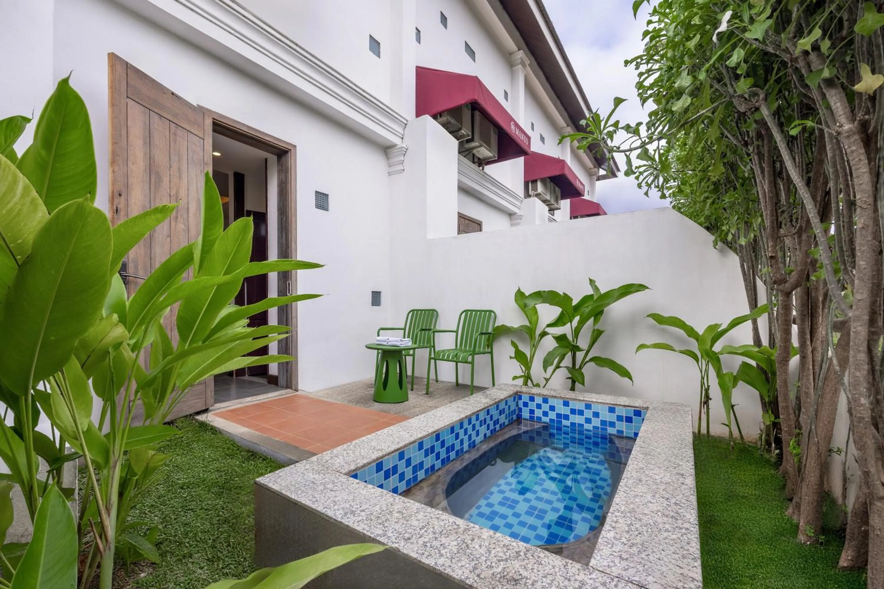 Swimming pool in Manyo Hotel and Resort