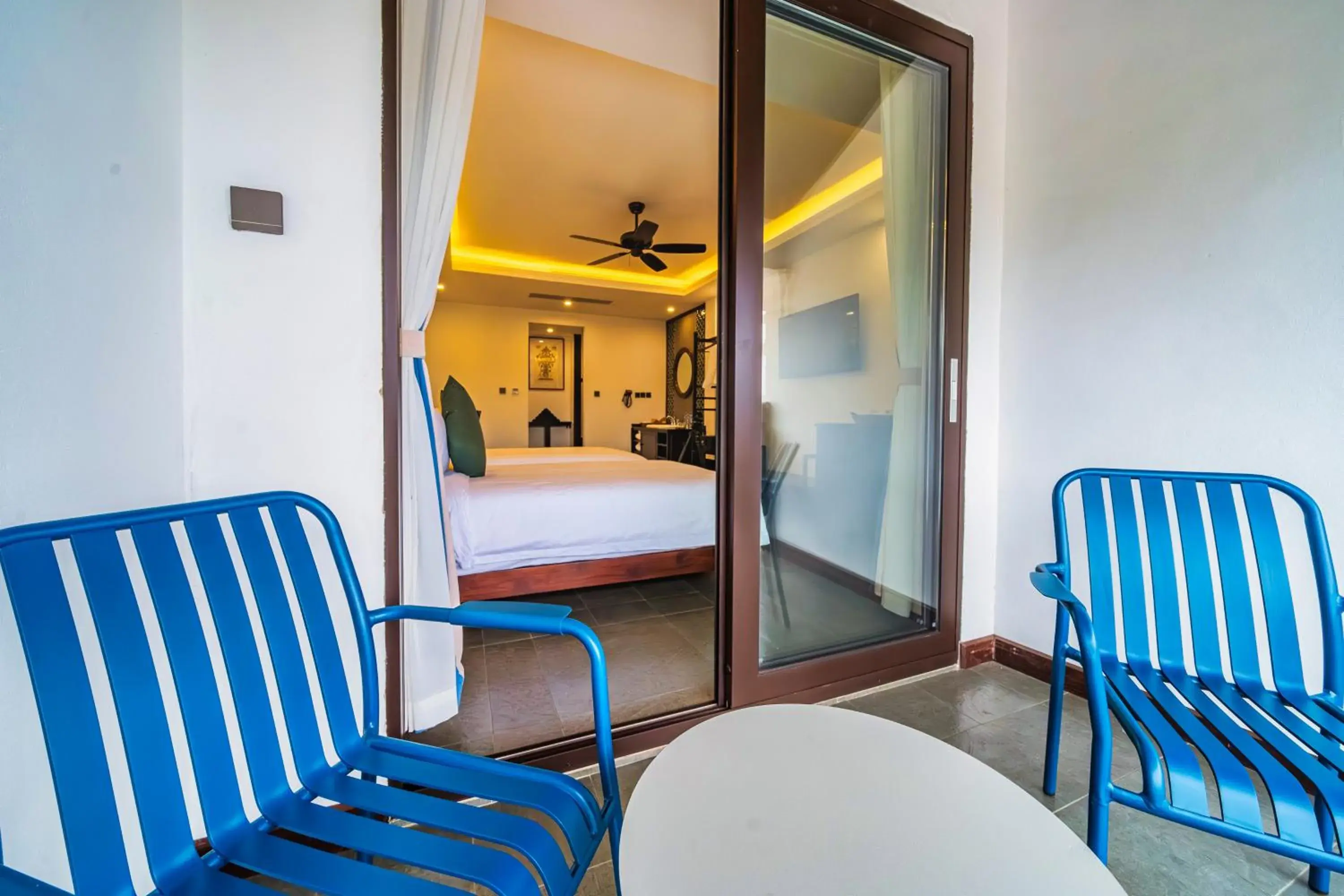 Deluxe Double or Twin Room with Balcony in Manyo Hotel and Resort Deluxe Double or Twin Room with Balcony in Manyo Hotel and Resort