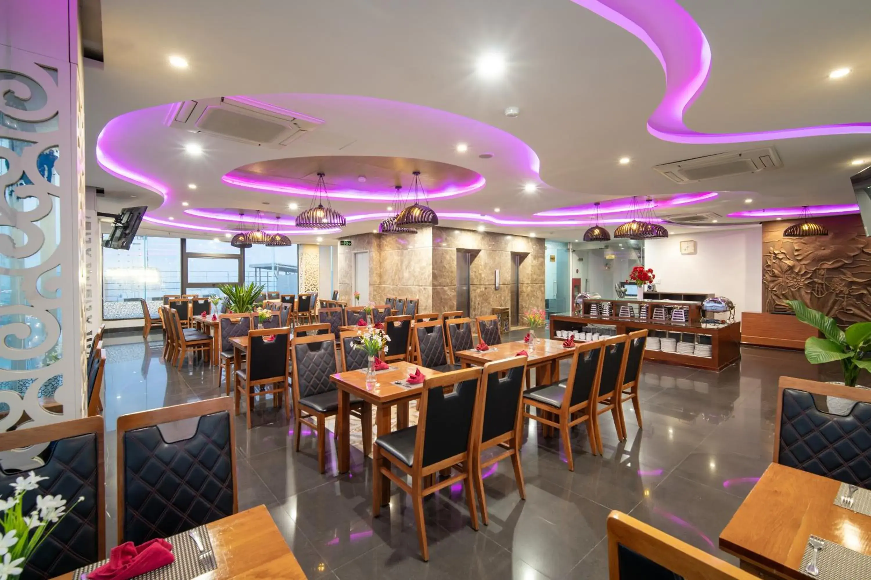 Restaurant/places to eat in Golden Sun Apartment by New Sky Travel Restaurant/places to eat in Golden Sun Apartment by New Sky Travel