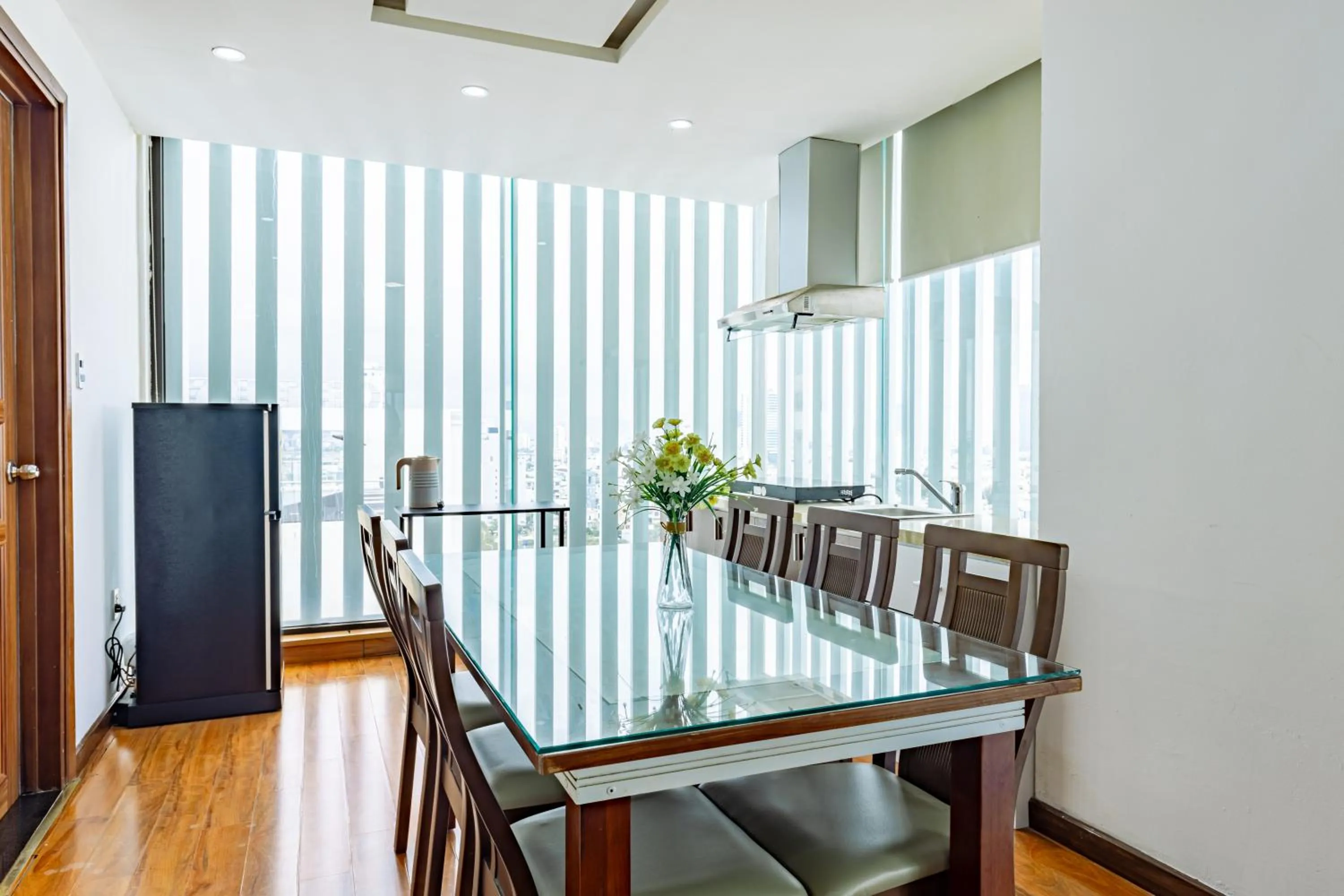 Kitchen or kitchenette in Golden Sun Apartment by New Sky Travel