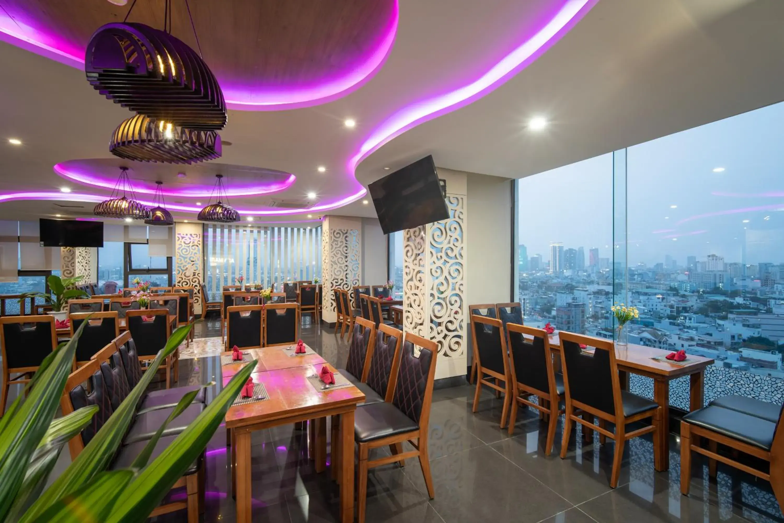 Restaurant/places to eat in Golden Sun Apartment by New Sky Travel Restaurant/places to eat in Golden Sun Apartment by New Sky Travel