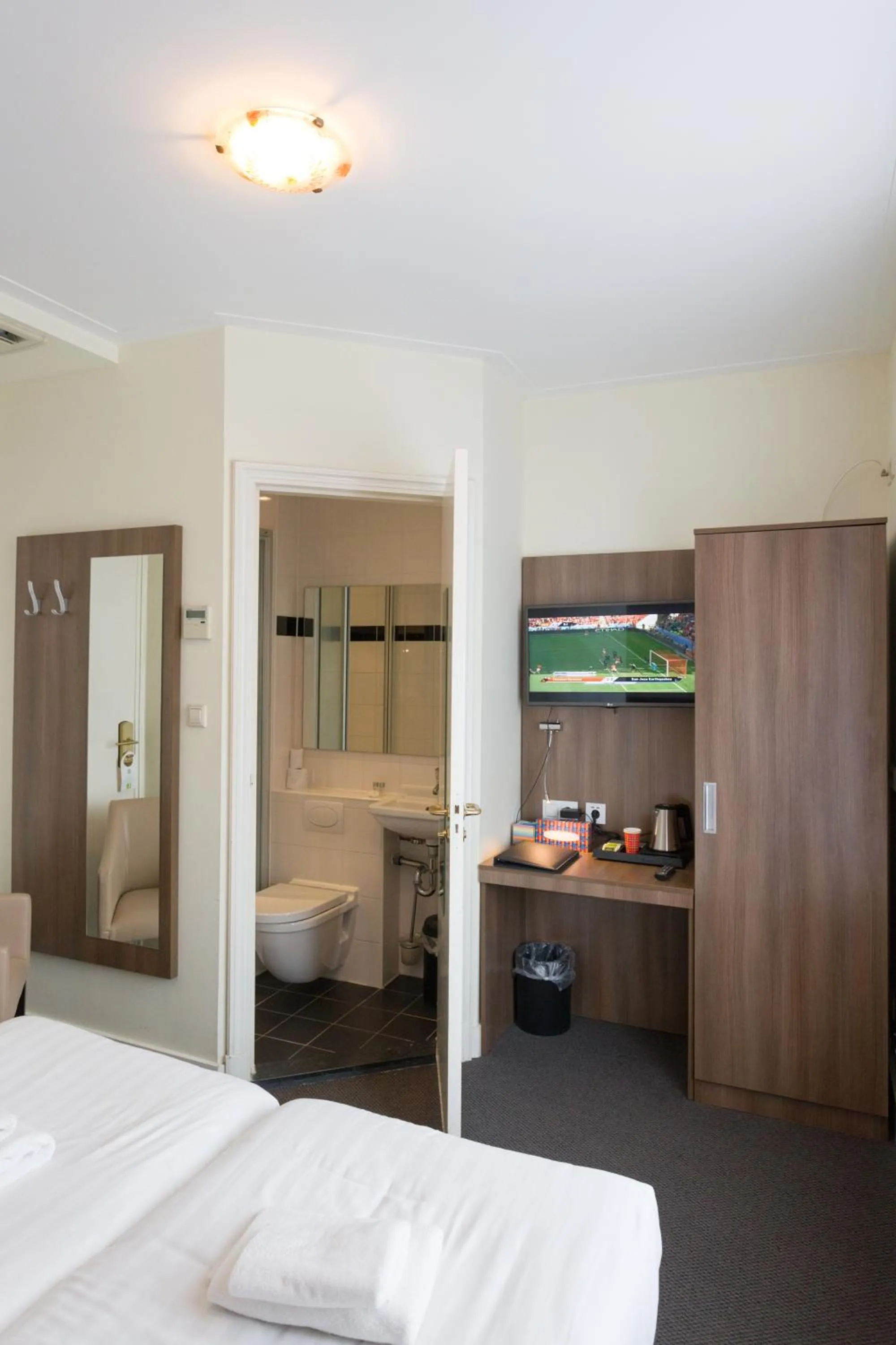 Photo of the whole room, Bed in Hotel Park Plantage