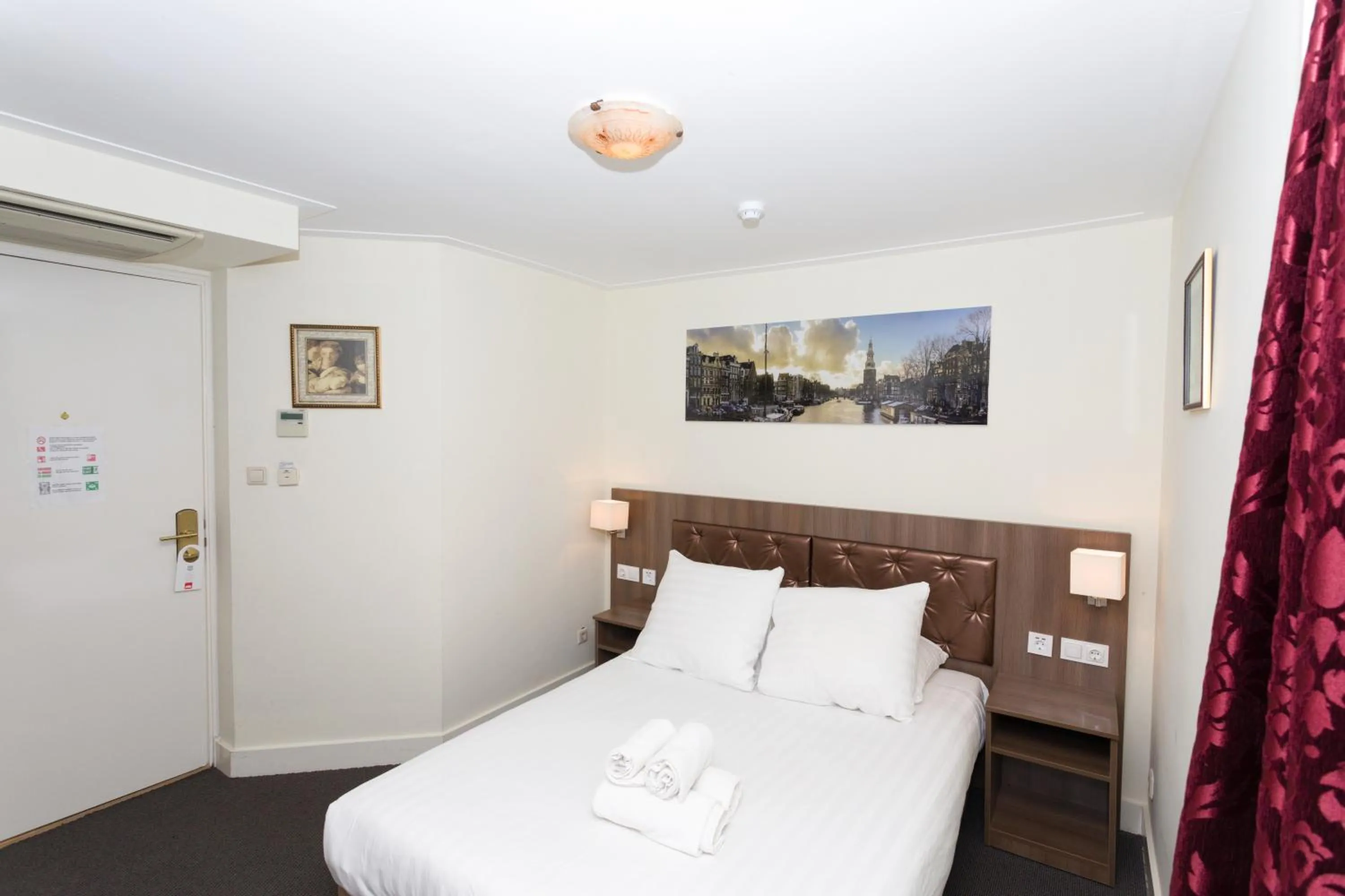 Photo of the whole room, Bed in Hotel Park Plantage