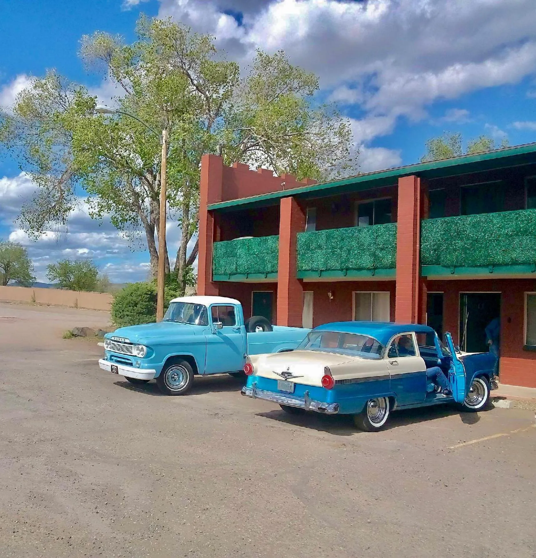 Property building in Canyon's Edge Route 66 Motel