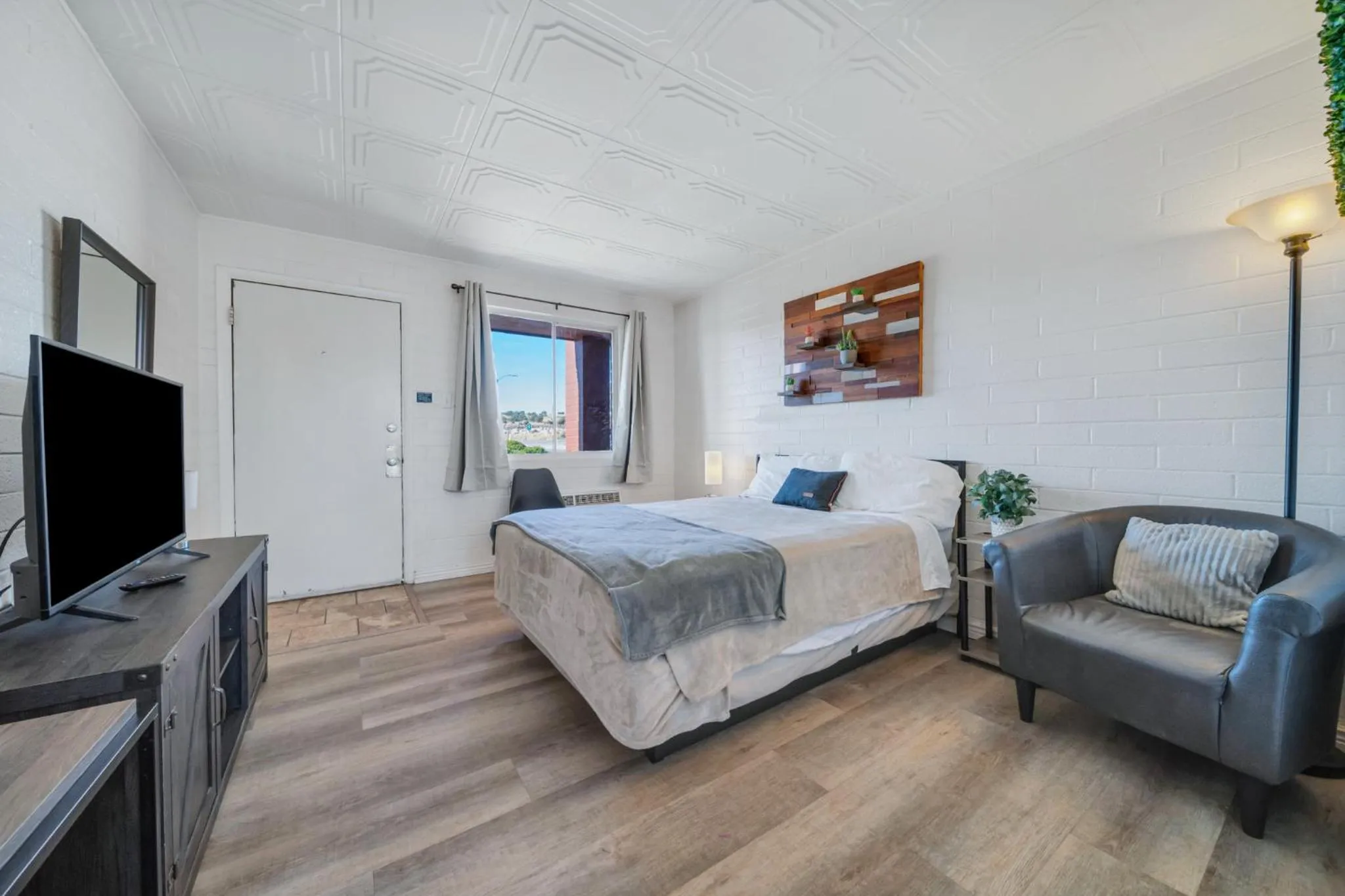 Bed in Canyon's Edge Route 66 Motel