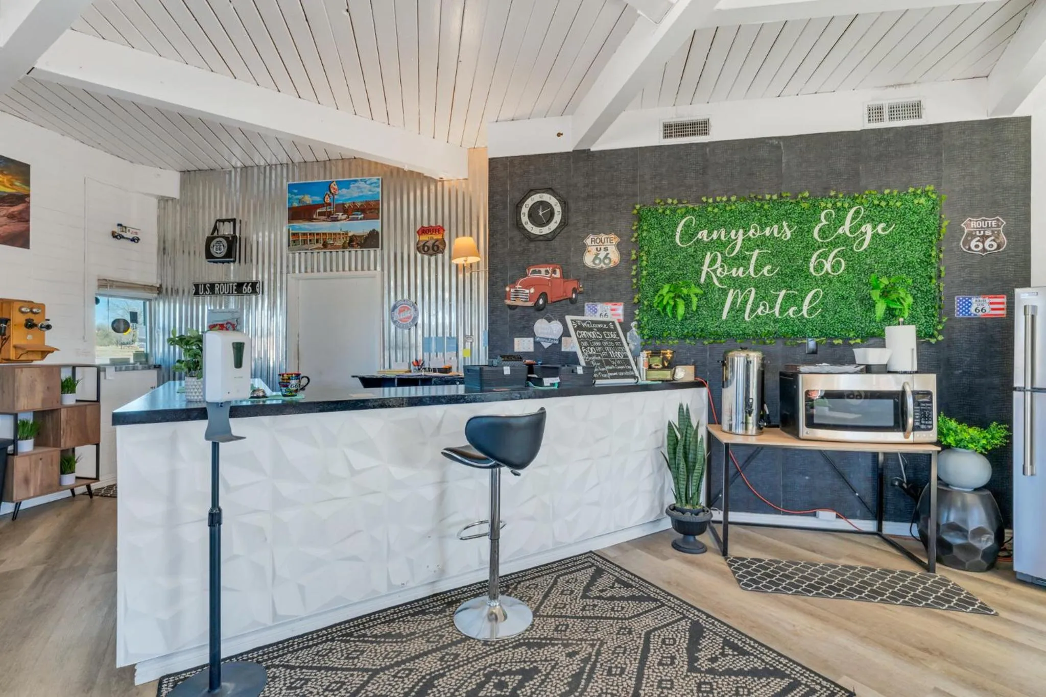 Canyon's Edge Route 66 Motel