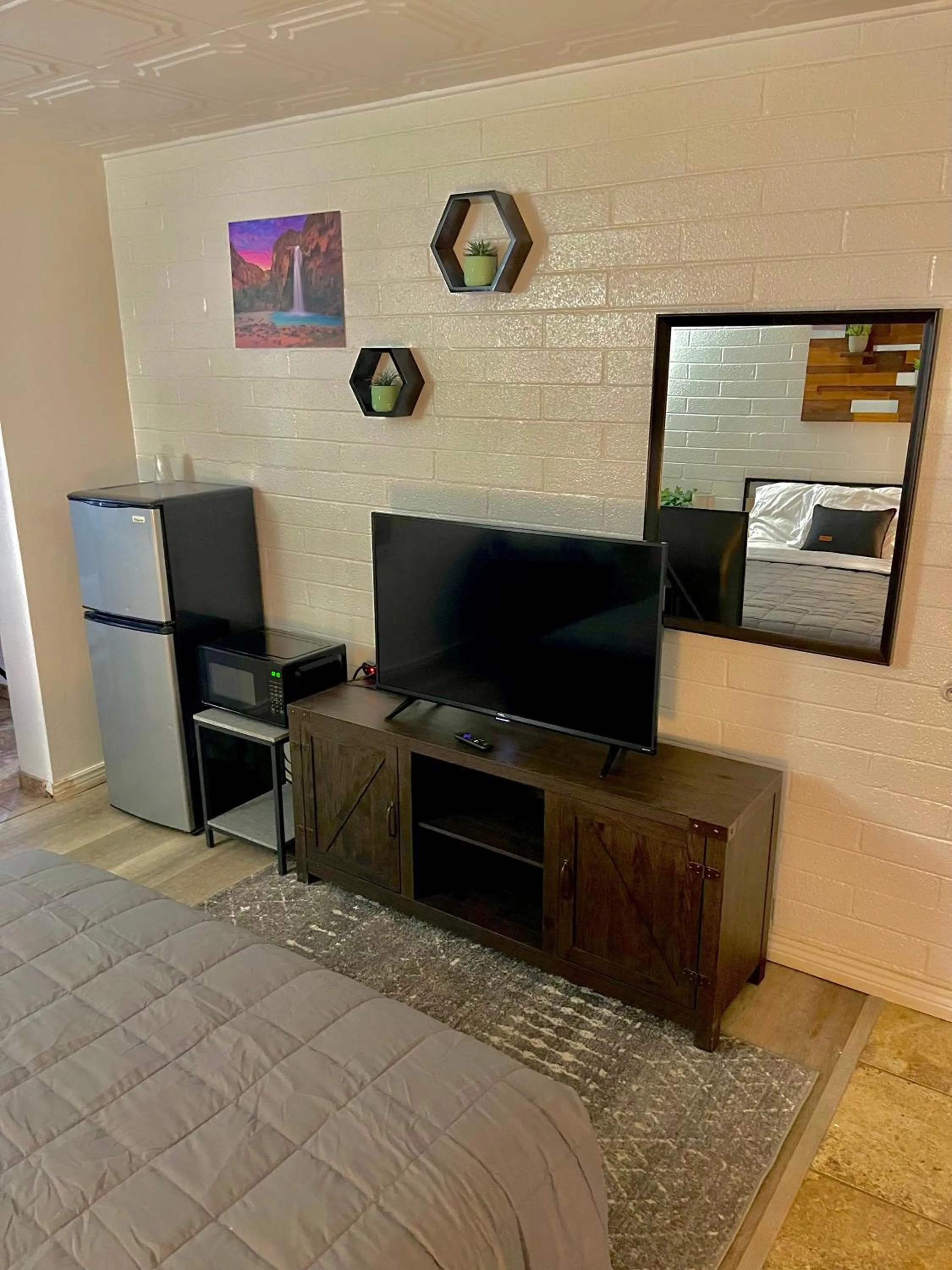 Canyon's Edge Route 66 Motel