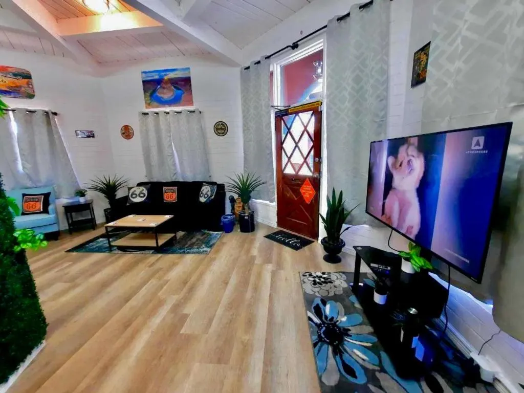 Canyon's Edge Route 66 Motel