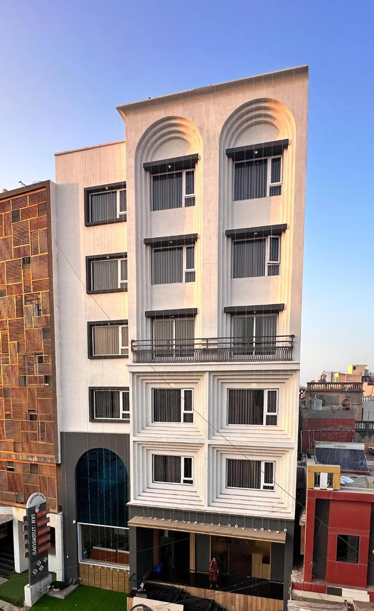 Property building in Hotel Park Royal