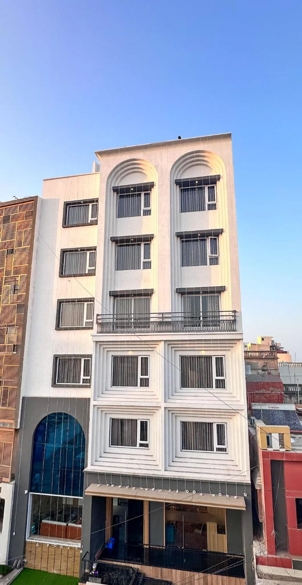 Property building in Hotel Park Royal