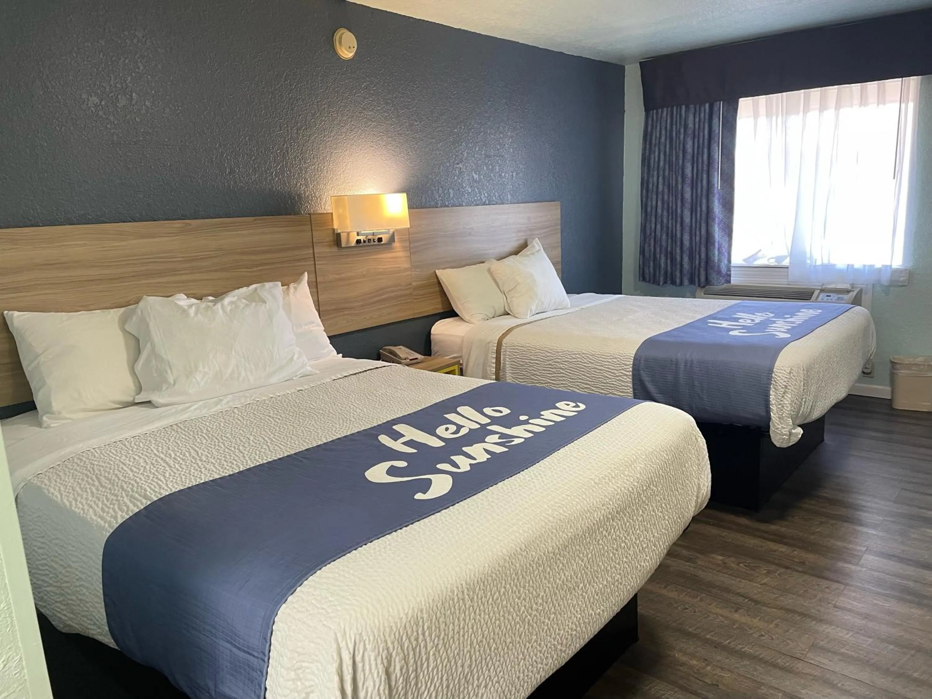 Bed in Days Inn by Wyndham Pratt