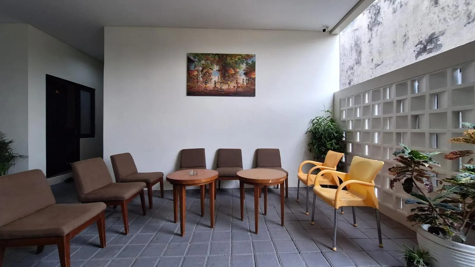 Communal lounge/ TV room in TRAM - The Seturan Raya Eksklusif Rooms