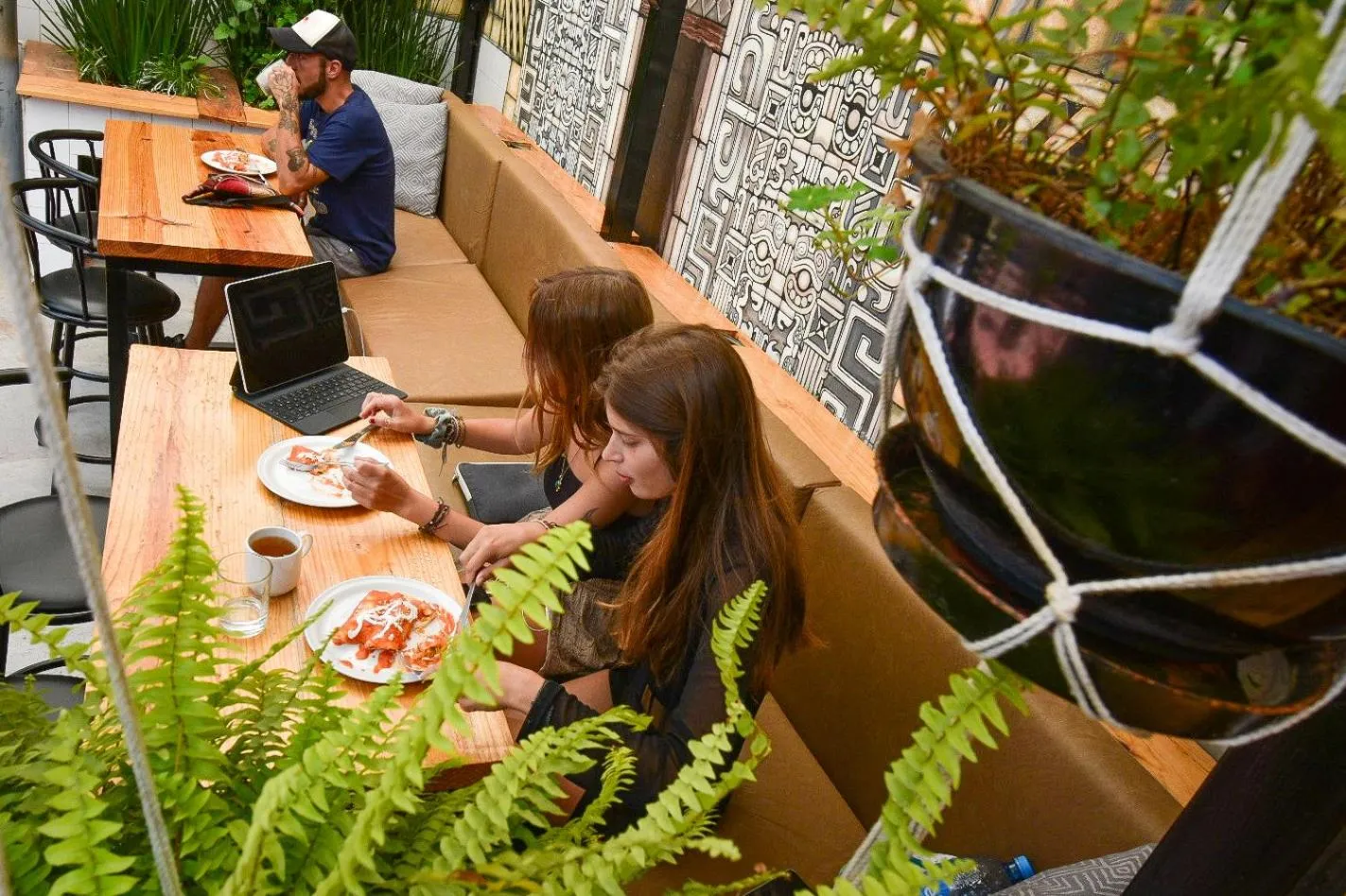 13 Cielos Hostel & Coworking