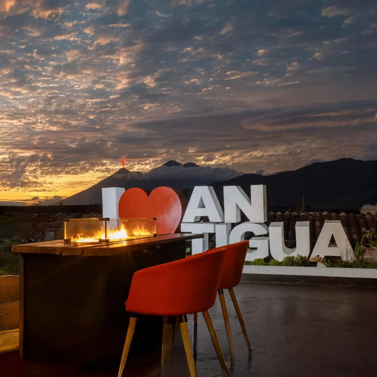 Restaurant/places to eat in El Carmen Hotel