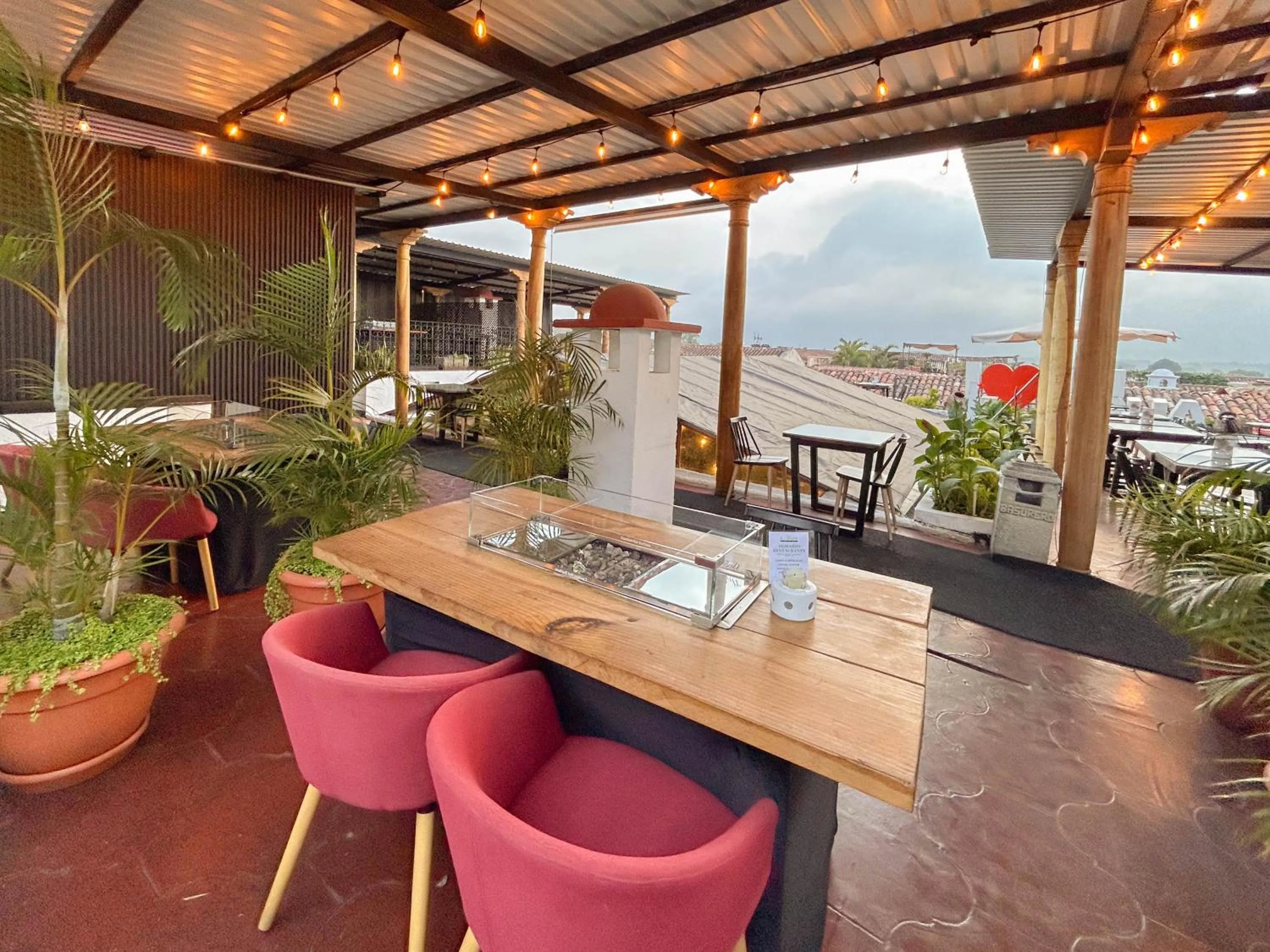 Restaurant/places to eat in El Carmen Hotel