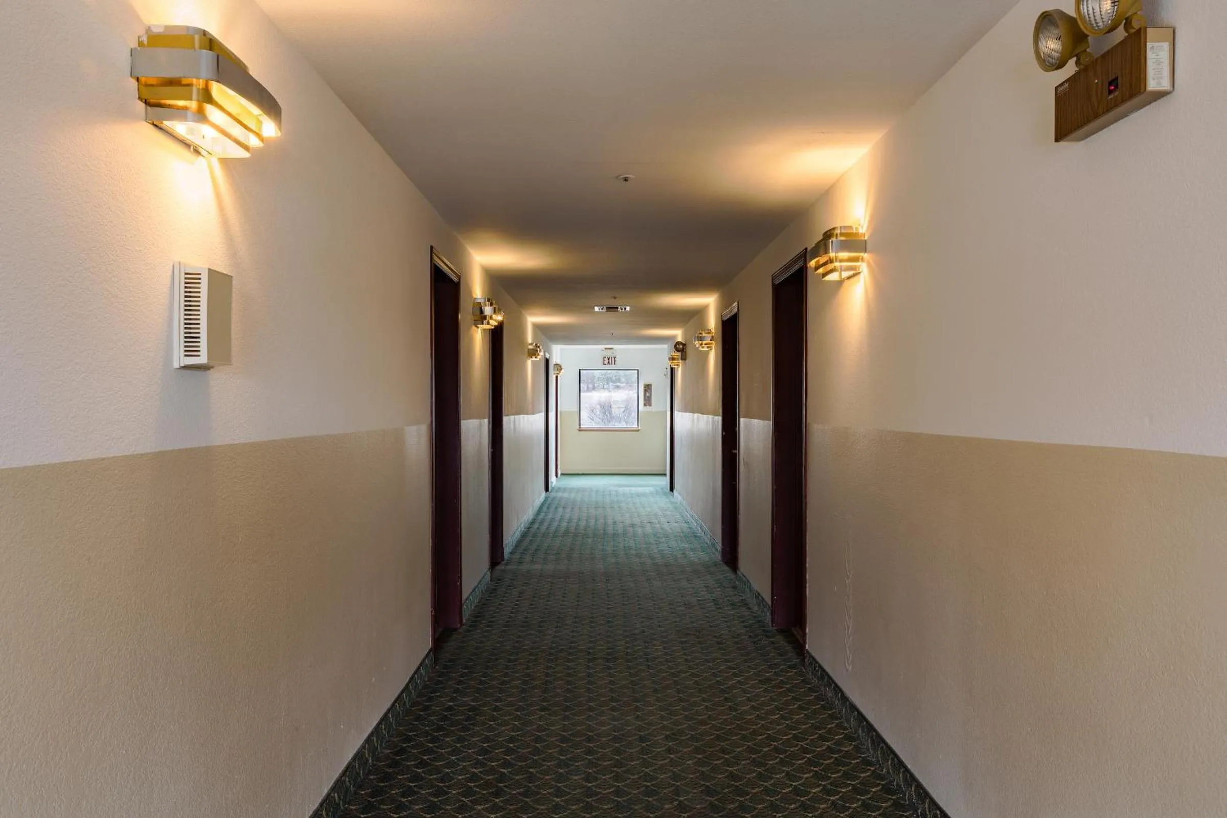 Property building in Super 8 by Wyndham Williams West Route 66 - Grand Canyon Area