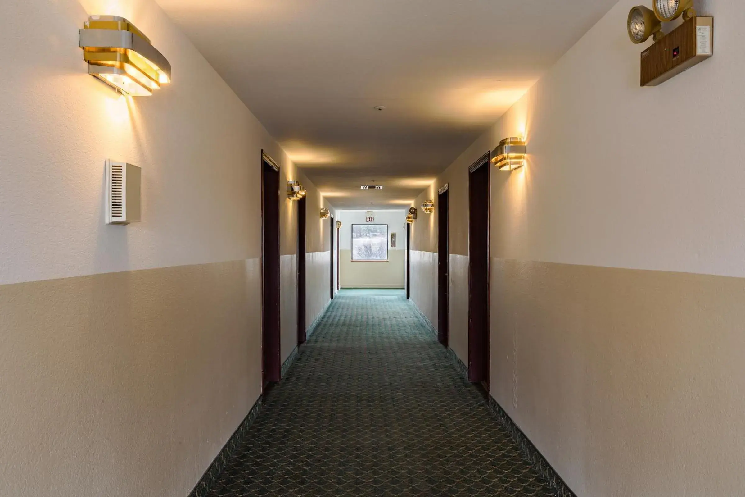 Property building in Super 8 by Wyndham Williams West Route 66 - Grand Canyon Area Property building in Super 8 by Wyndham Williams West Route 66 - Grand Canyon Area