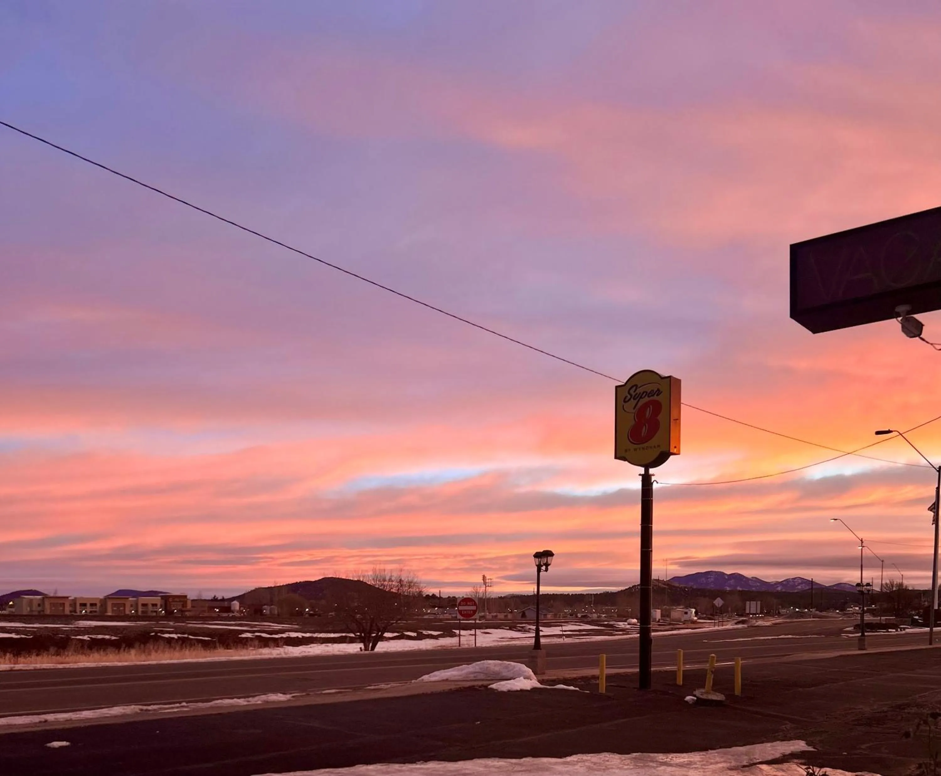 Sunset in Super 8 by Wyndham Williams West Route 66 - Grand Canyon Area