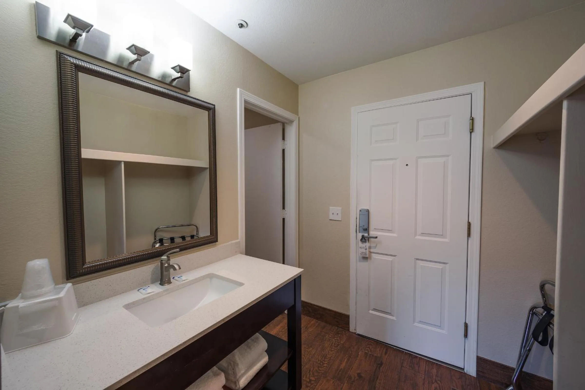 Bathroom in Super 8 by Wyndham Williams West Route 66 - Grand Canyon Area